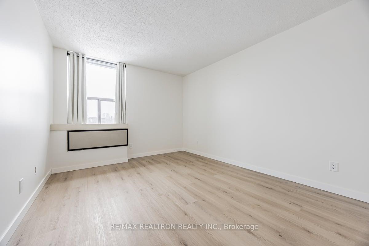#518E - 30 Fashion Roseway, Toronto, ON M2N6B4 | 2 Bedroom 1 Bathroom Condo Apt | Image 14