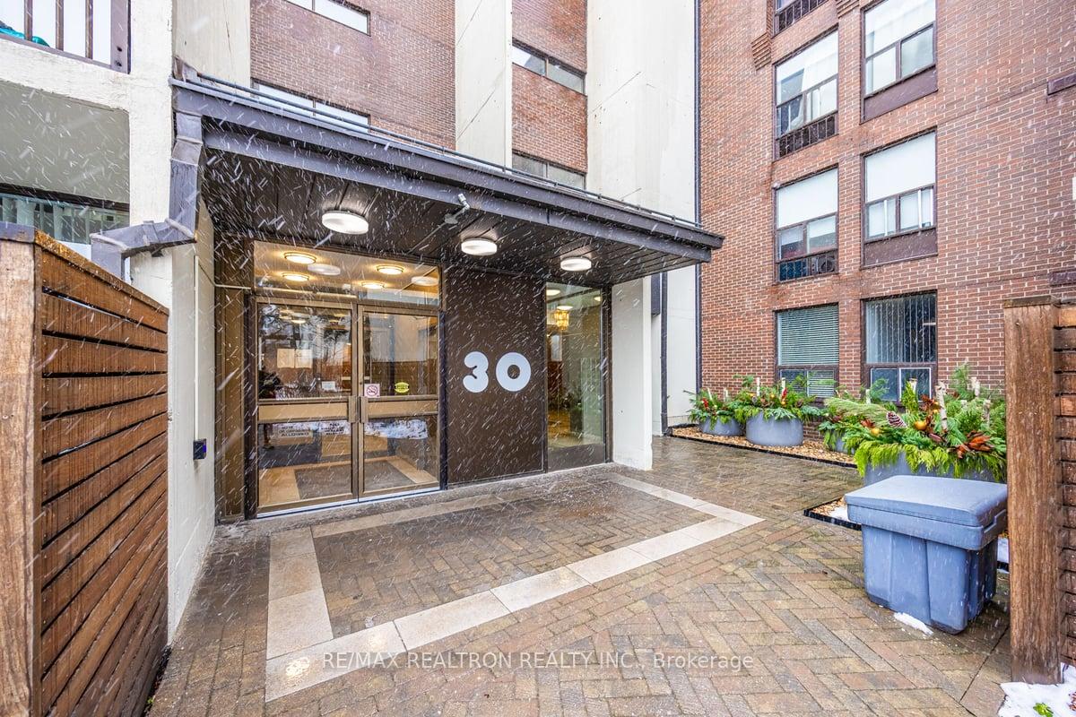 #518E - 30 Fashion Roseway, Toronto, ON M2N6B4 | 2 Bedroom 1 Bathroom Condo Apt | Image 2