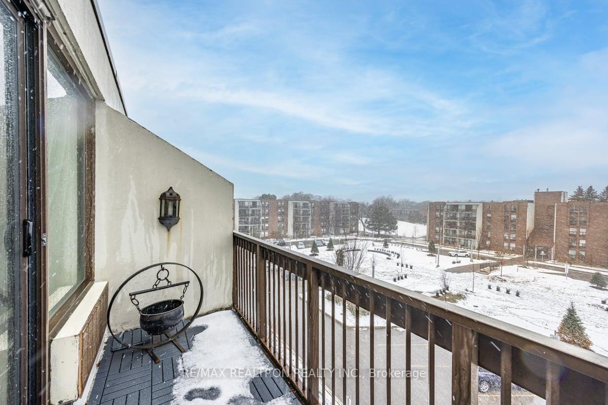#518E - 30 Fashion Roseway, Toronto, ON M2N6B4 | 2 Bedroom 1 Bathroom Condo Apt | Image 21
