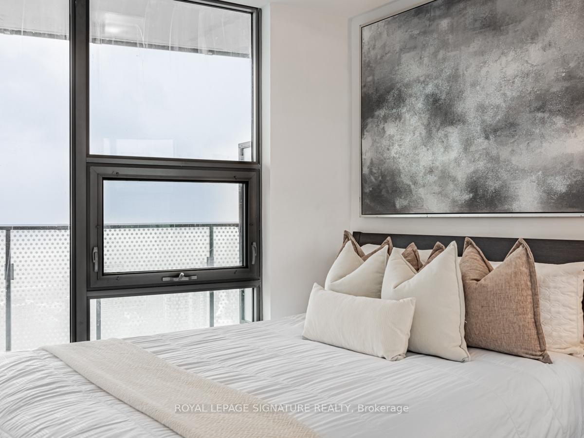 #4711 - 11 Wellesley St W, Toronto, ON M4Y0G4 | 1 Bedroom 1 Bathroom Condo Apt | Image 20