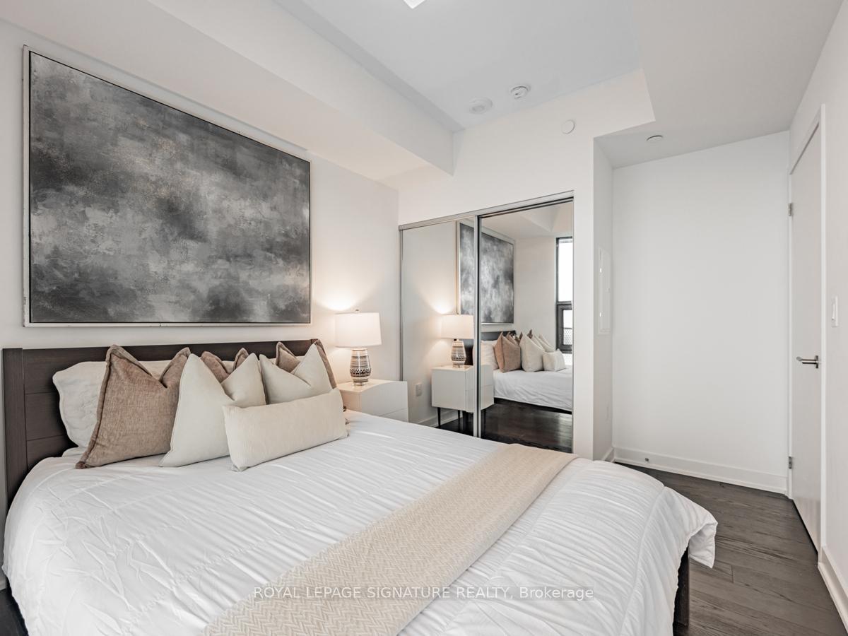 #4711 - 11 Wellesley St W, Toronto, ON M4Y0G4 | 1 Bedroom 1 Bathroom Condo Apt | Image 21