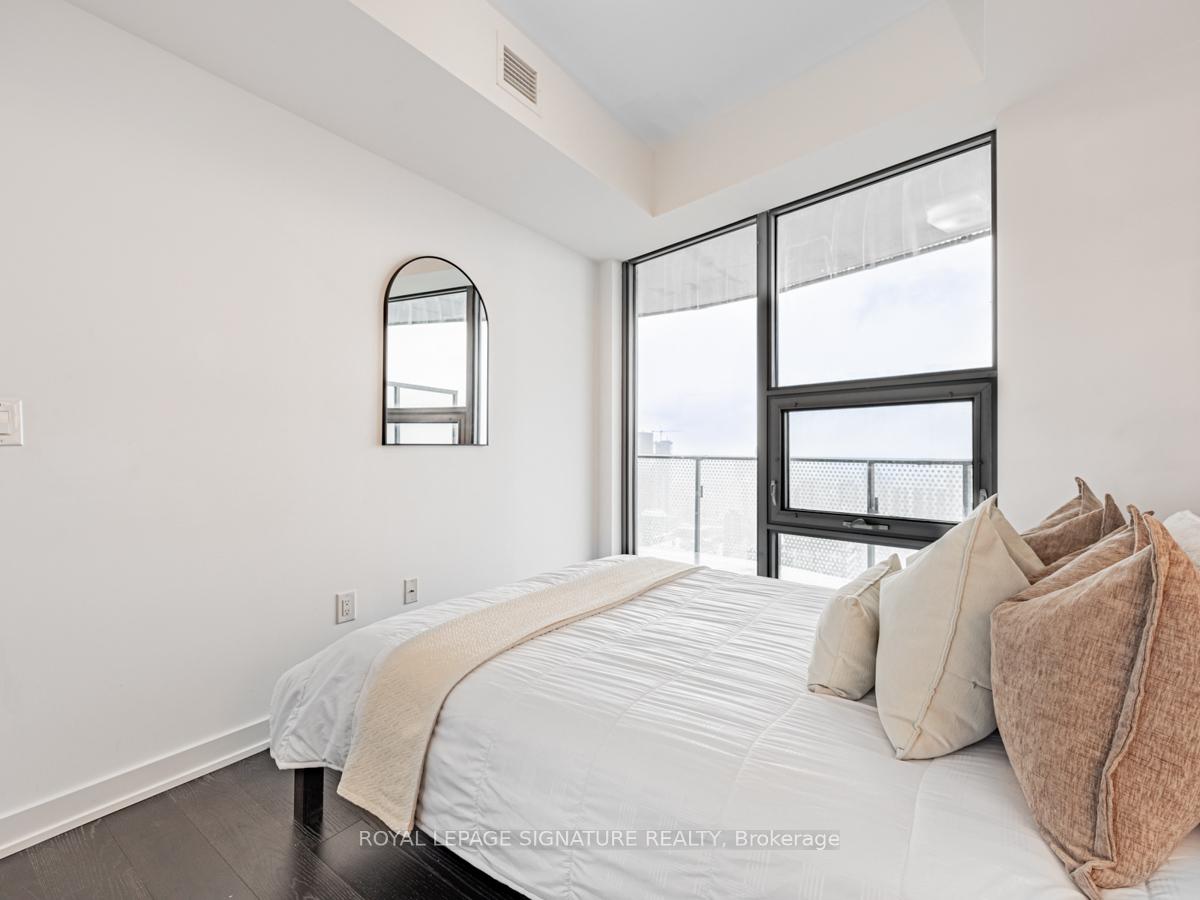 #4711 - 11 Wellesley St W, Toronto, ON M4Y0G4 | 1 Bedroom 1 Bathroom Condo Apt | Image 22