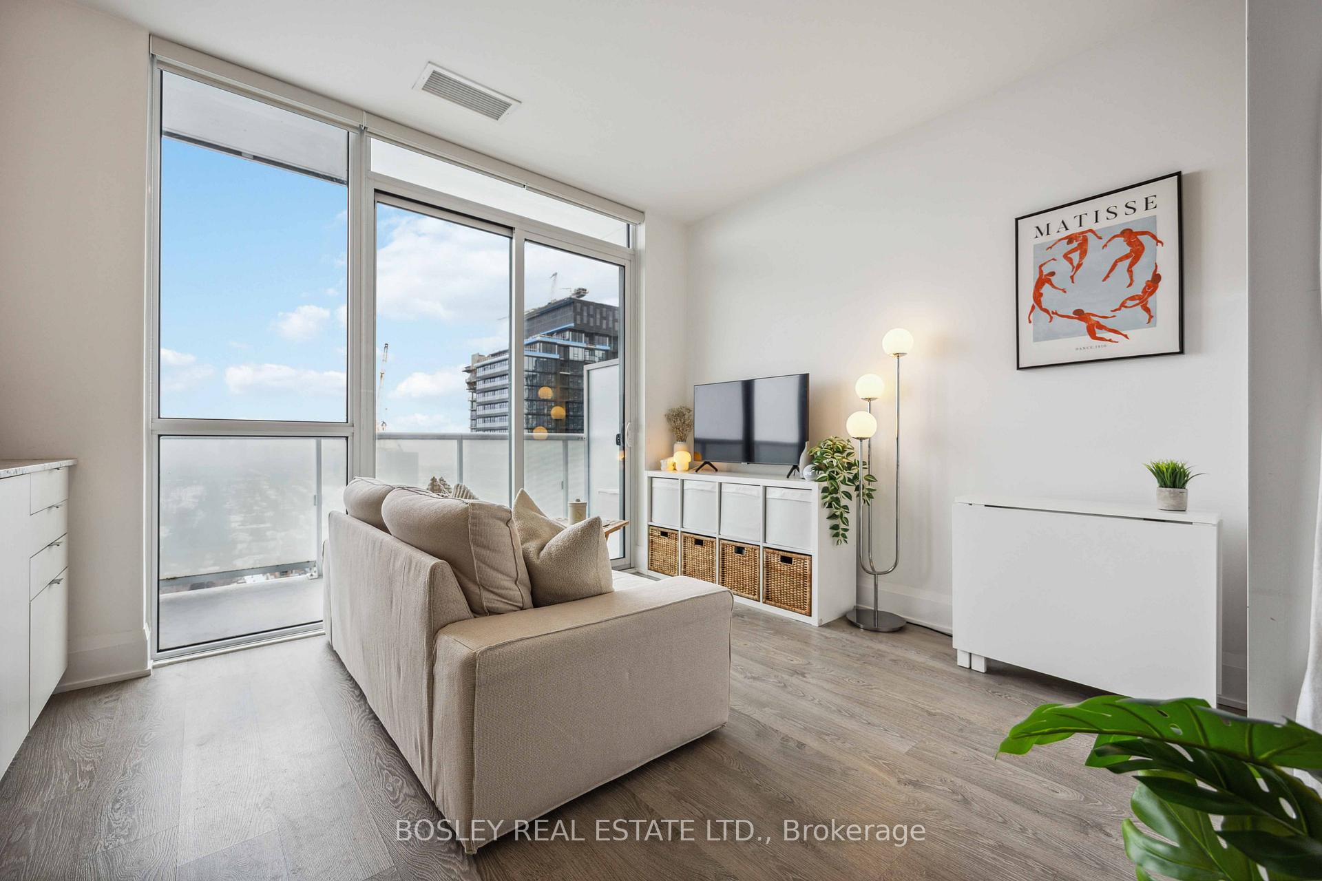 #3006 - 101 Erskine Ave, Toronto, ON M4P1Y5 | 1 Bedroom 1 Bathroom Condo Apt | Image 2