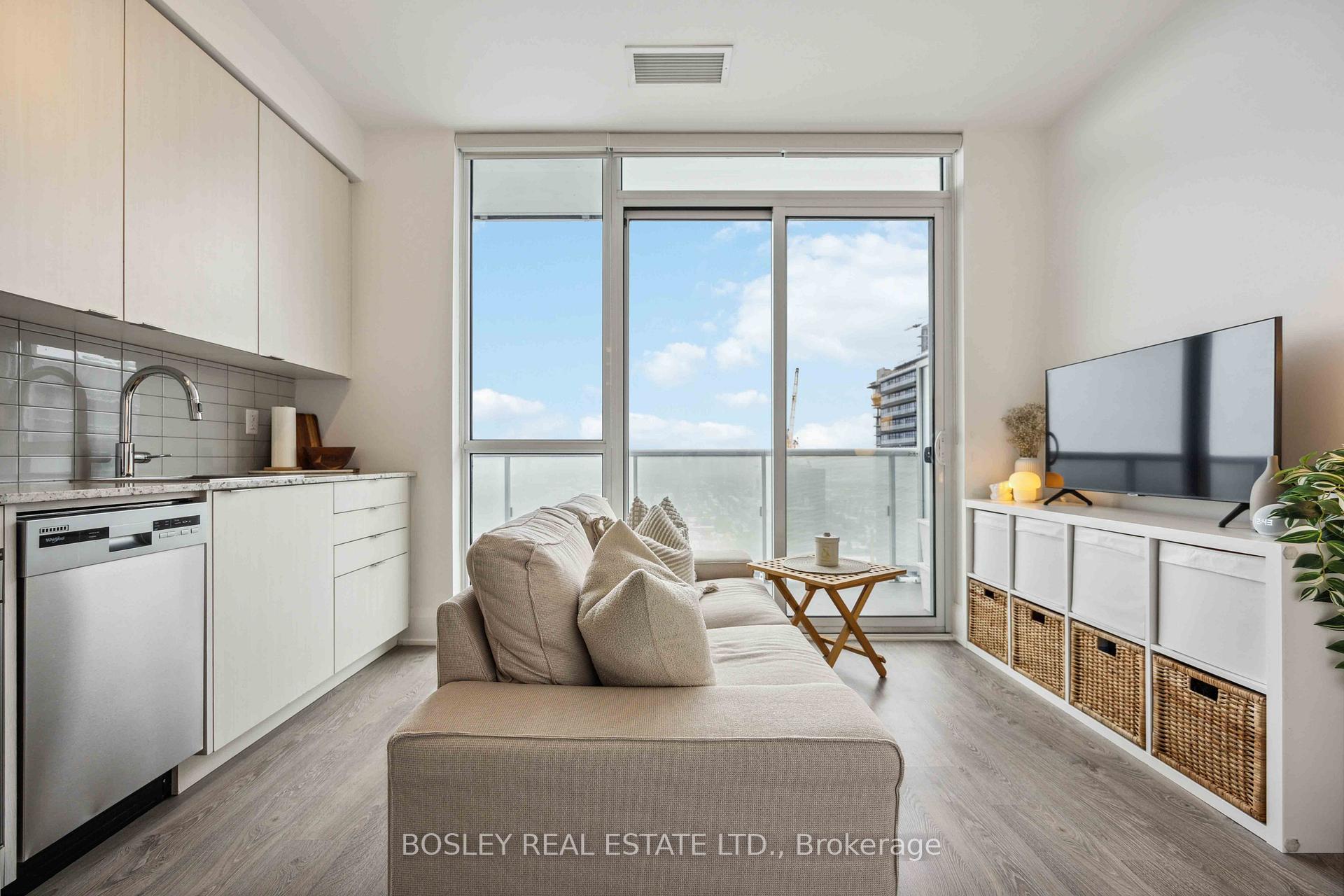 #3006 - 101 Erskine Ave, Toronto, ON M4P1Y5 | 1 Bedroom 1 Bathroom Condo Apt | Image 3