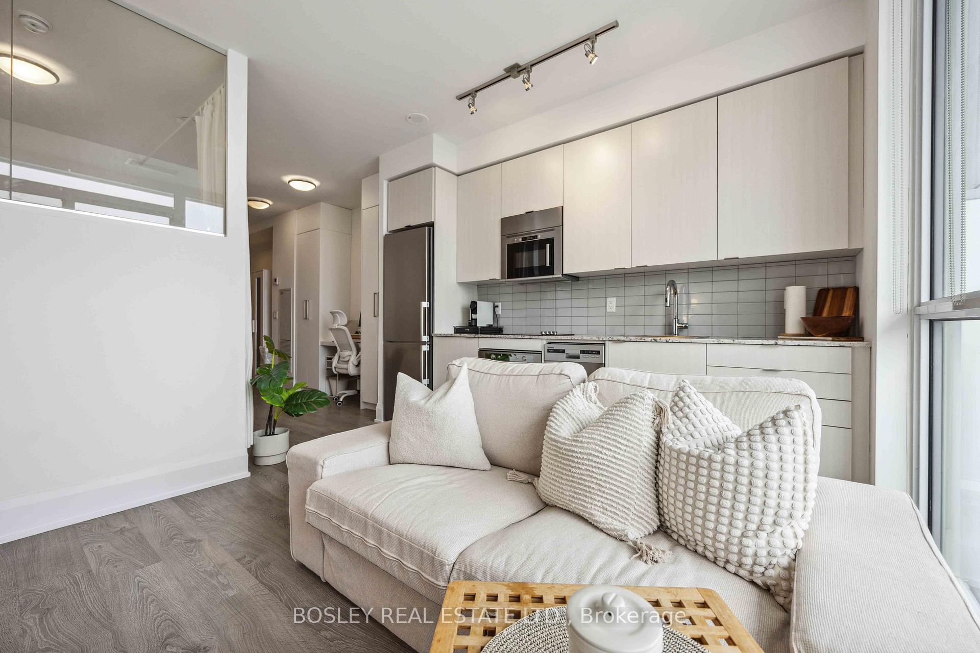 #3006 - 101 Erskine Ave, Toronto, ON M4P1Y5 | 1 Bedroom 1 Bathroom Condo Apt | Image 6