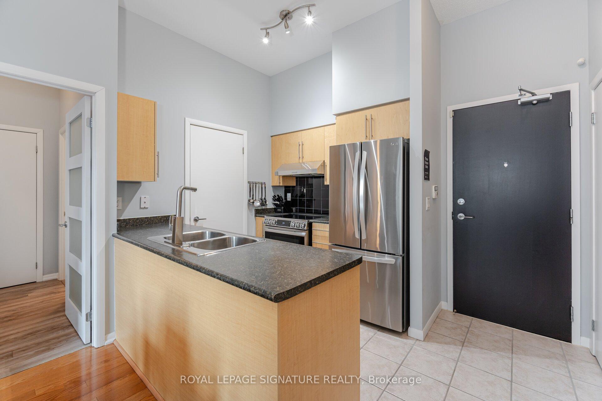 #122 - 231 Fort York Blvd, Toronto, ON M5V1B2 | 2 Bedroom 2 Bathroom Condo Apt | Image 1