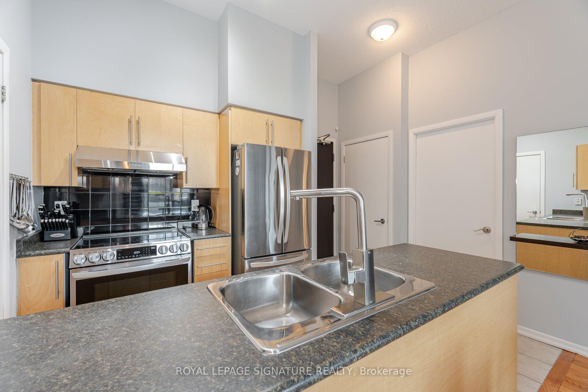 #122 - 231 Fort York Blvd, Toronto, ON M5V1B2 | 2 Bedroom 2 Bathroom Condo Apt | Image 3