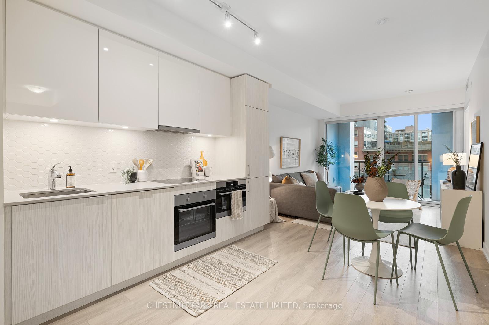 #513 - 158 Front St E, Toronto, ON M5A0K9 | 2 Bedroom 2 Bathroom Condo Apt | Image 3