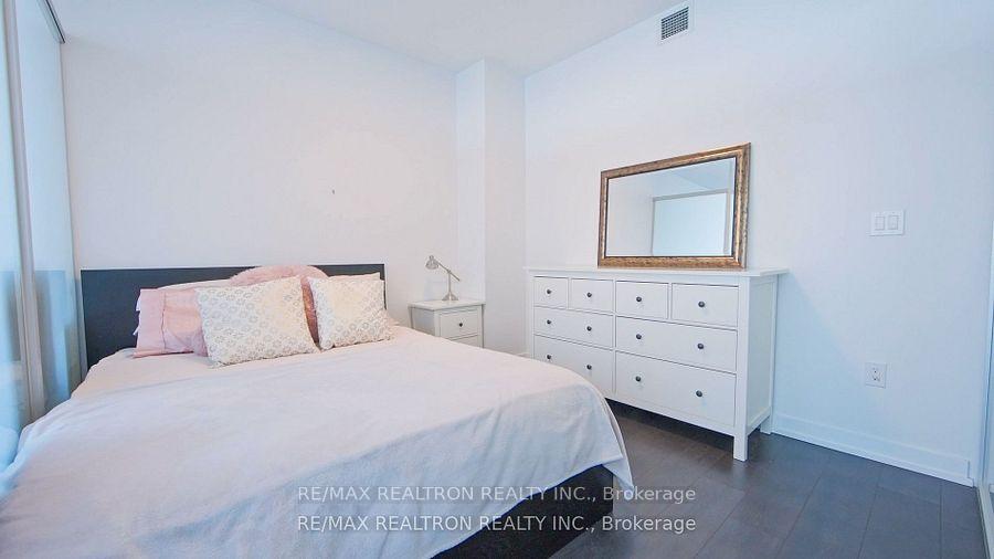 #3801 - 426 University Ave, Toronto, ON M5G1S9 | 1 Bedroom 1 Bathroom Condo Apt | Image 7