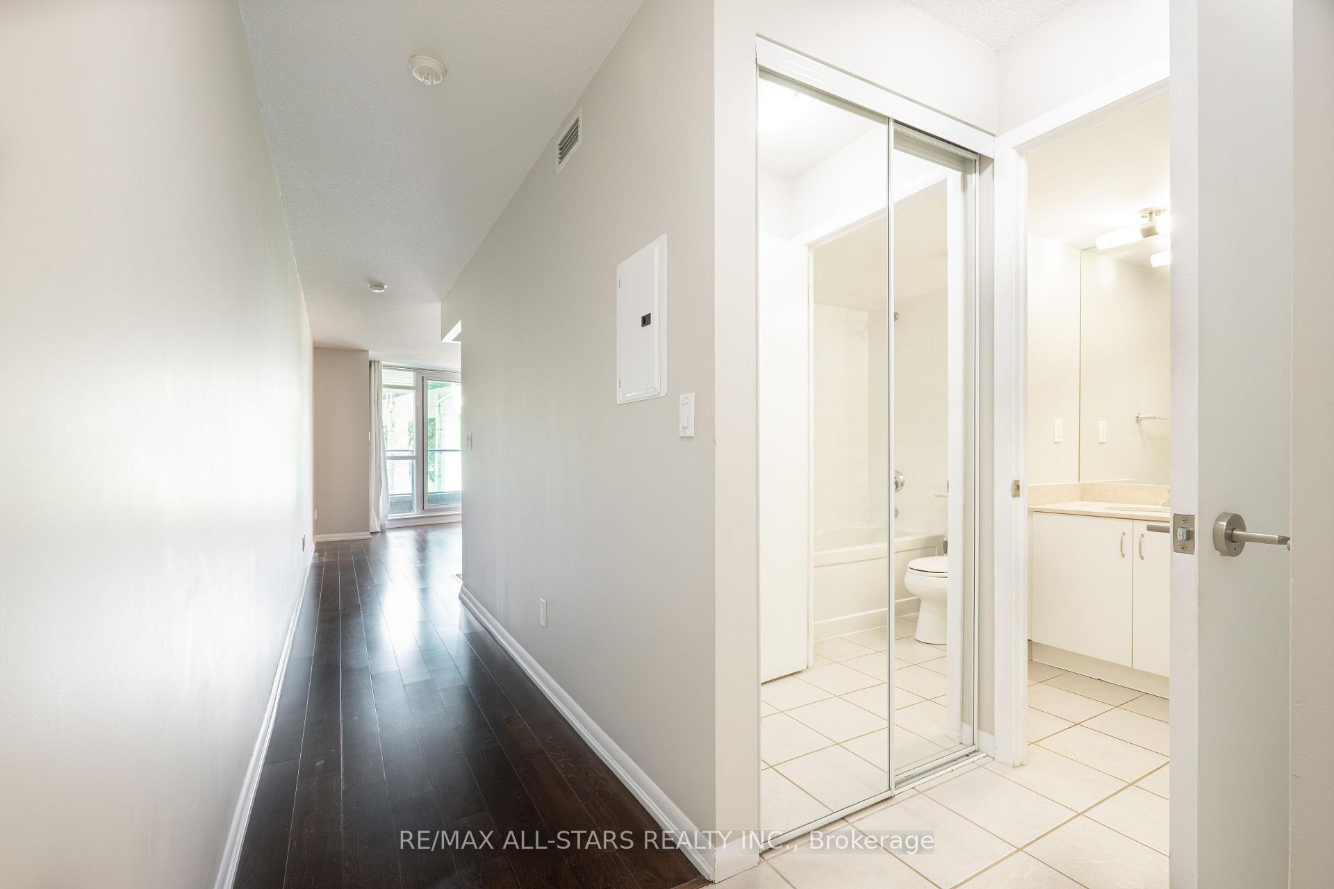 #471 - 209 Fort York Blvd, Toronto, ON M5V4A1 | 1 Bedroom 1 Bathroom Condo Apt | Image 8