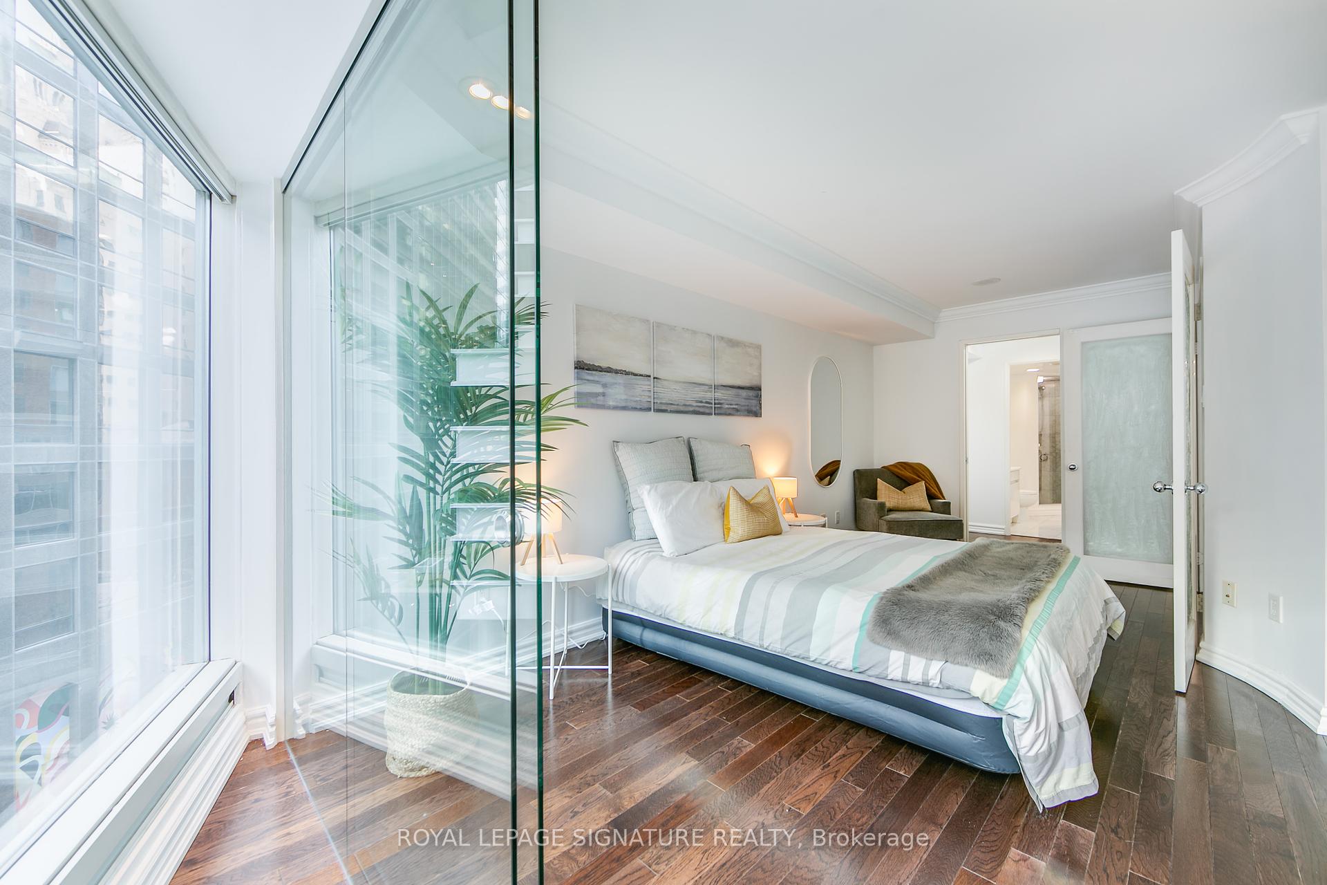 #605 - 33 University Ave, Toronto, ON M5J2S7 | 1 Bedroom 1 Bathroom Condo Apt | Image 22