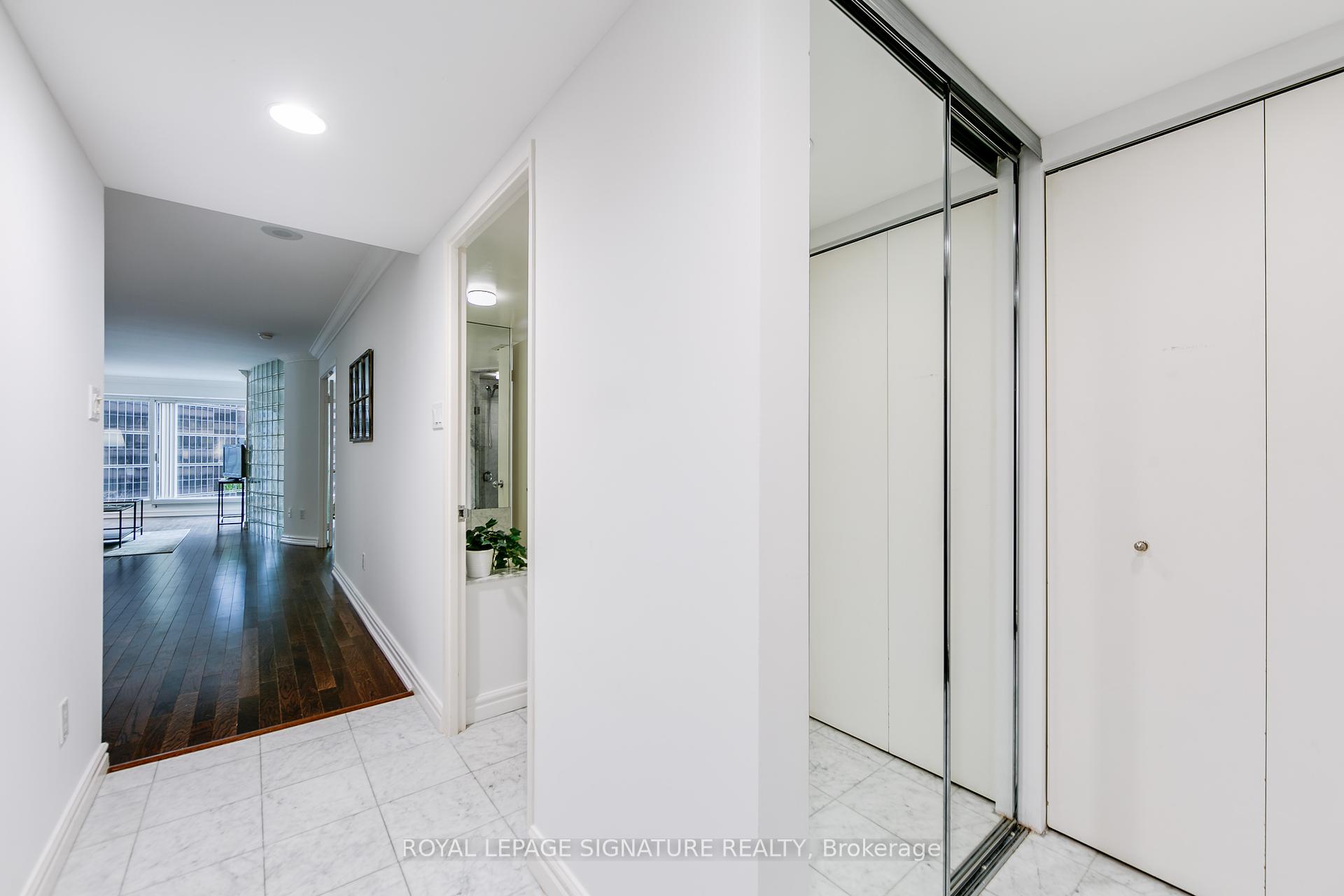 #605 - 33 University Ave, Toronto, ON M5J2S7 | 1 Bedroom 1 Bathroom Condo Apt | Image 3