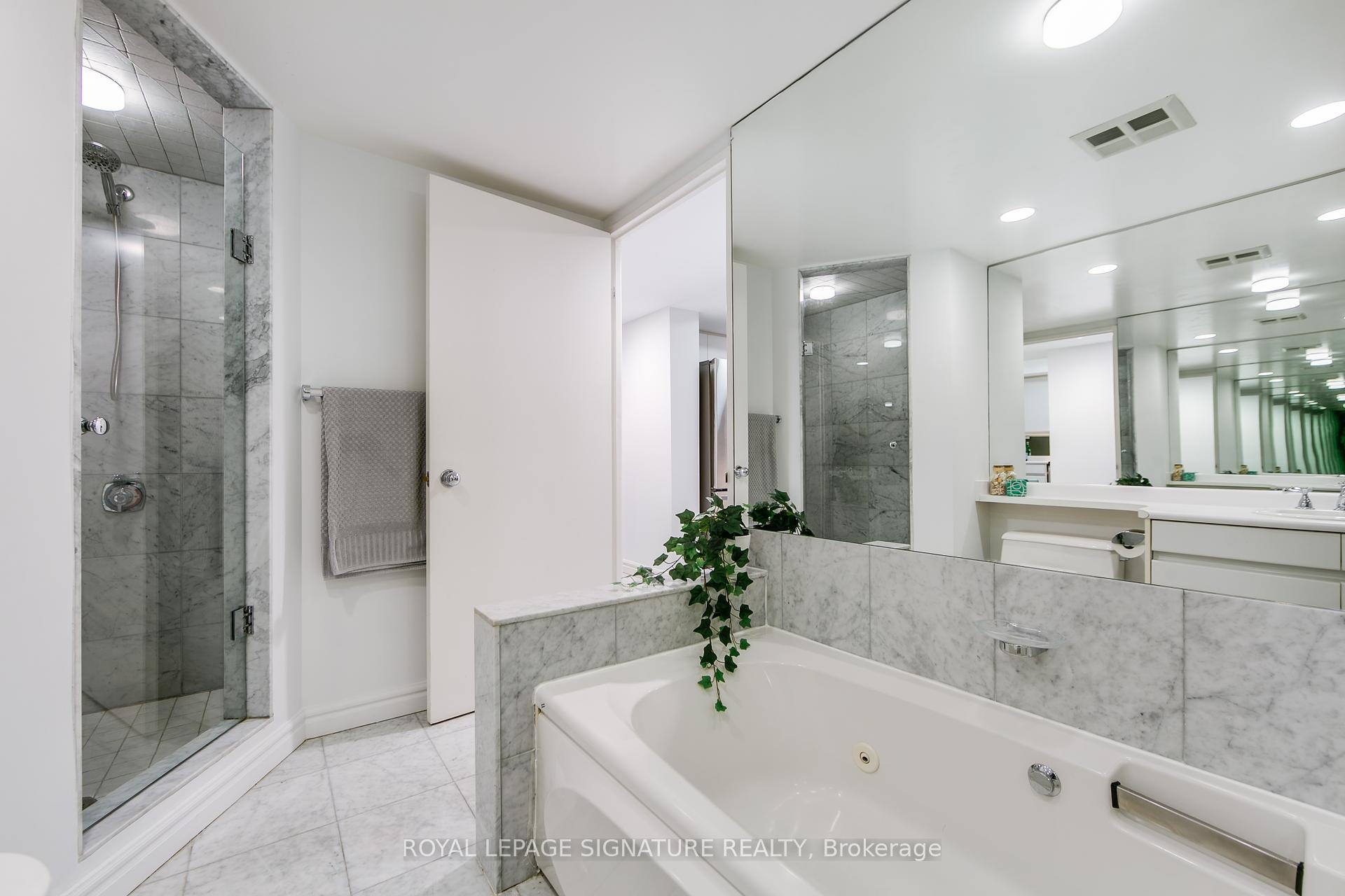 #605 - 33 University Ave, Toronto, ON M5J2S7 | 1 Bedroom 1 Bathroom Condo Apt | Image 31