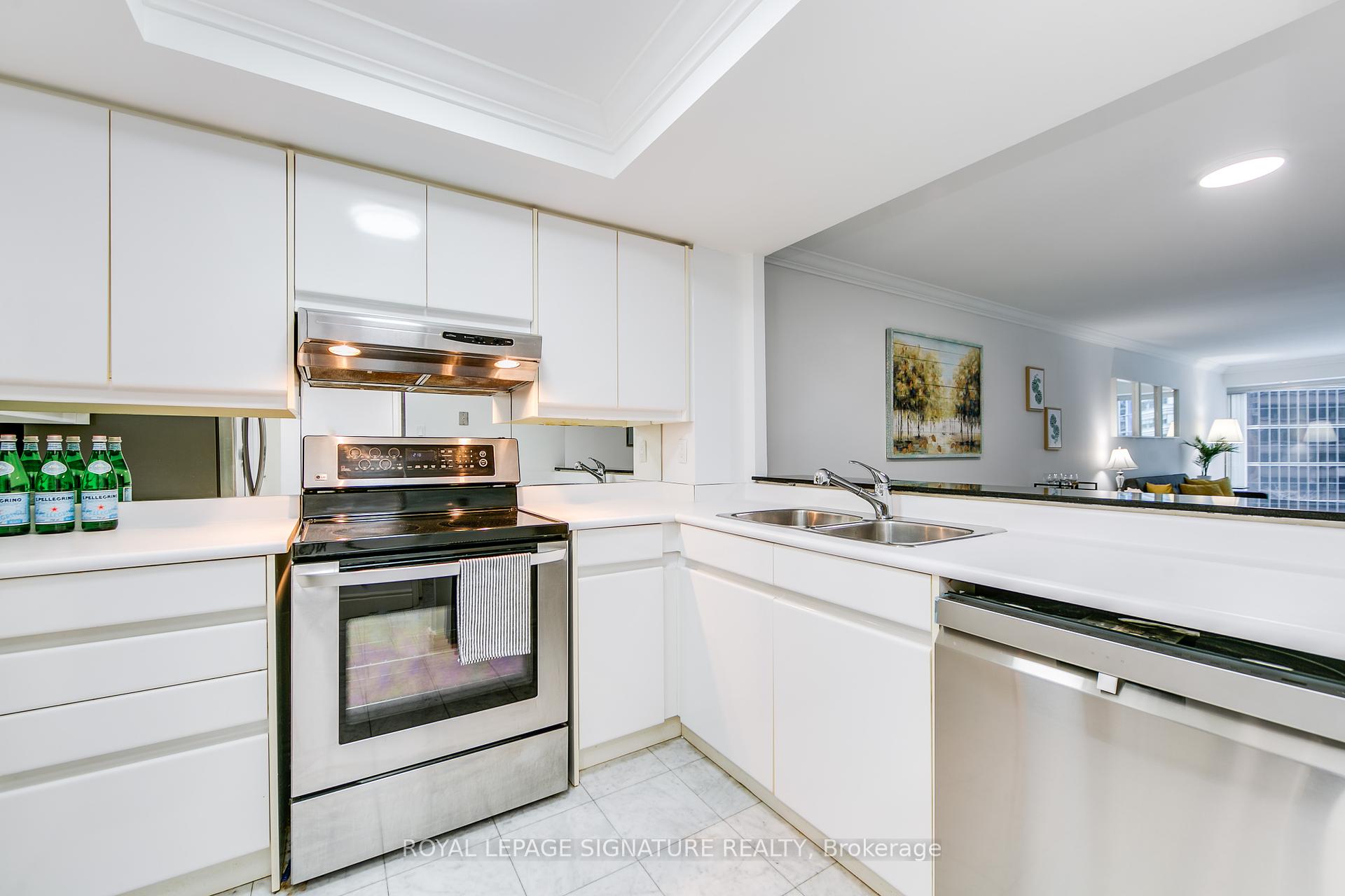 #605 - 33 University Ave, Toronto, ON M5J2S7 | 1 Bedroom 1 Bathroom Condo Apt | Image 5