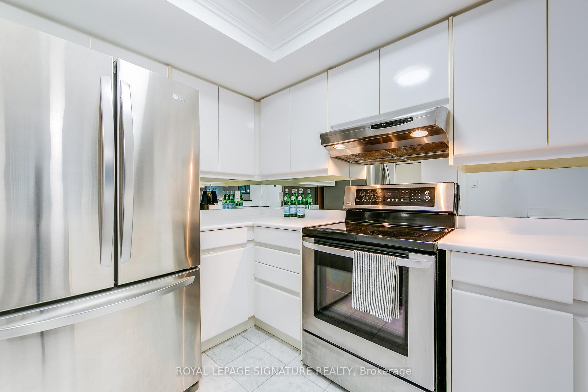 #605 - 33 University Ave, Toronto, ON M5J2S7 | 1 Bedroom 1 Bathroom Condo Apt | Image 6
