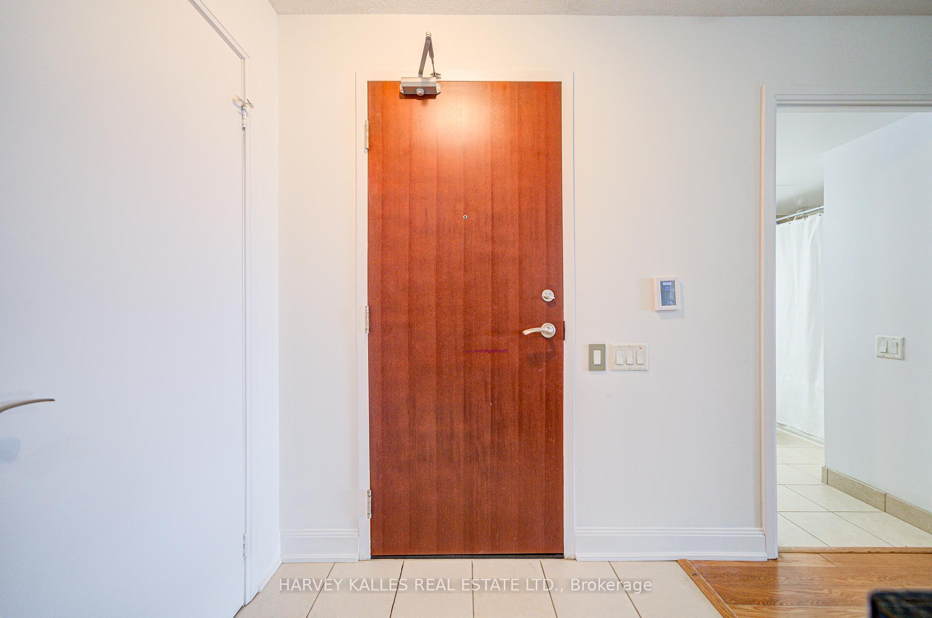 #1612 - 2181 Yonge St, Toronto, ON M5S3H7 | 1 Bedroom 1 Bathroom Condo Apt | Image 9