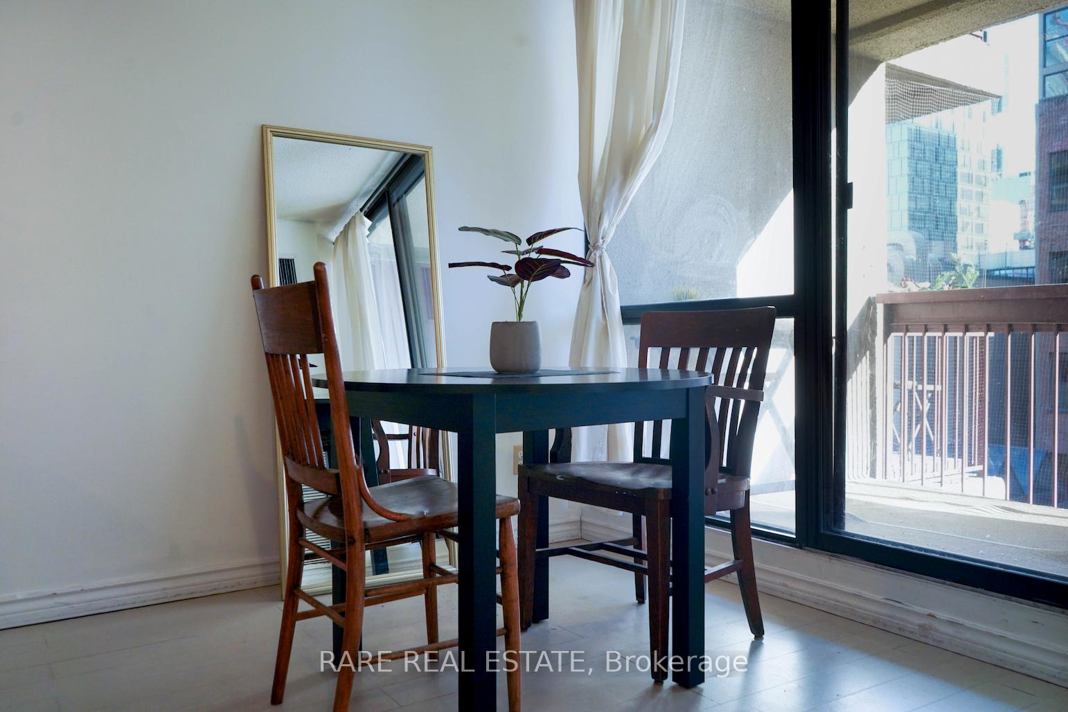 #423 - 89 Mccaul St, Toronto, ON M5T2X3 | 1 Bedroom 1 Bathroom Condo Apt | Image 4