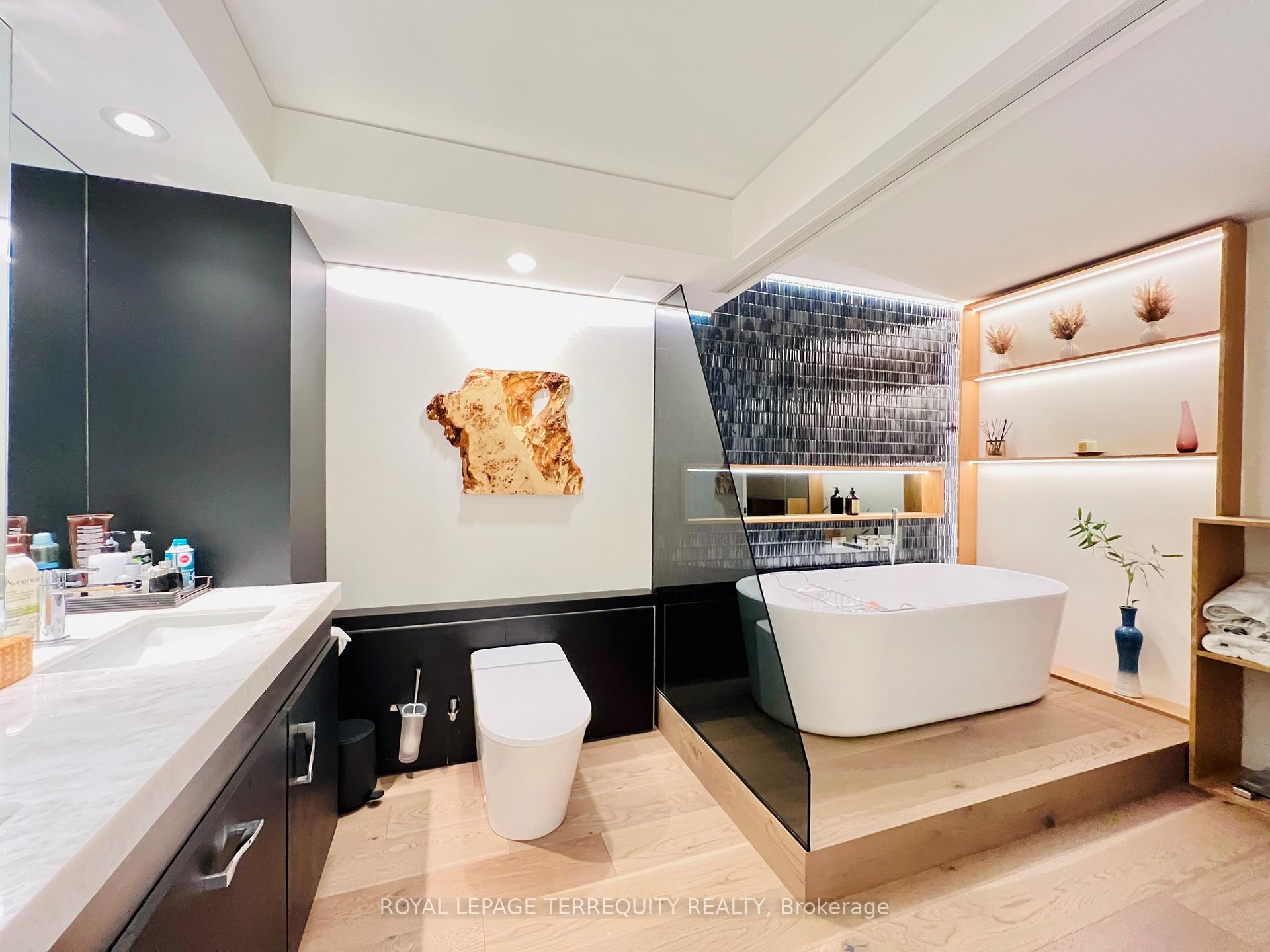 #703 - 1 Concorde Pl, Toronto, ON M3C3K6 | 2 Bedroom 2 Bathroom Condo Apt | Image 17