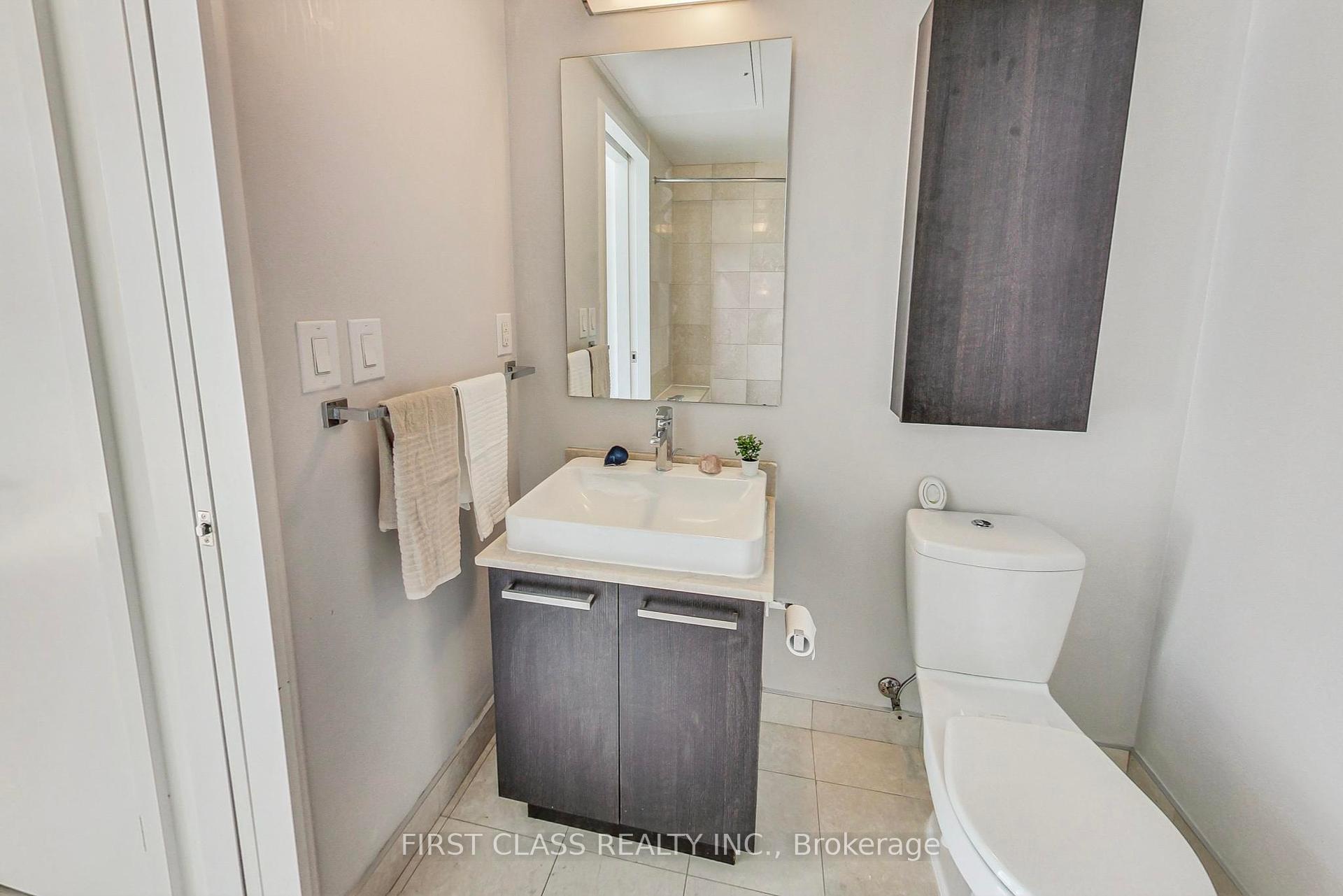 #2003 - 12 York St, Toronto, ON M5J0A9 | 1 Bedroom 1 Bathroom Condo Apt | Image 16