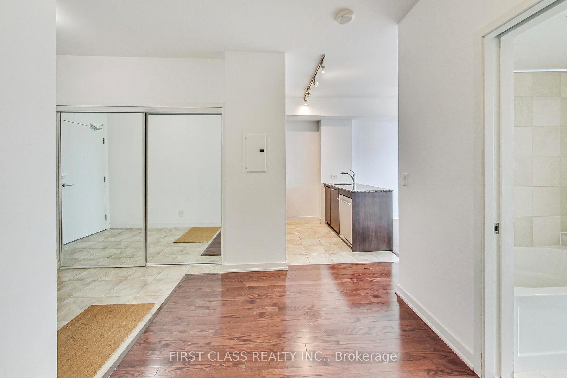 #2003 - 12 York St, Toronto, ON M5J0A9 | 1 Bedroom 1 Bathroom Condo Apt | Image 4