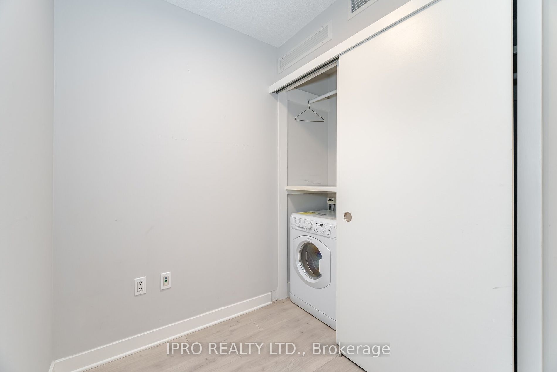 #557 - 10 Capreol Crt, Toronto, ON M5V3Z7 | 1 Bedroom 2 Bathroom Condo Apt | Image 26