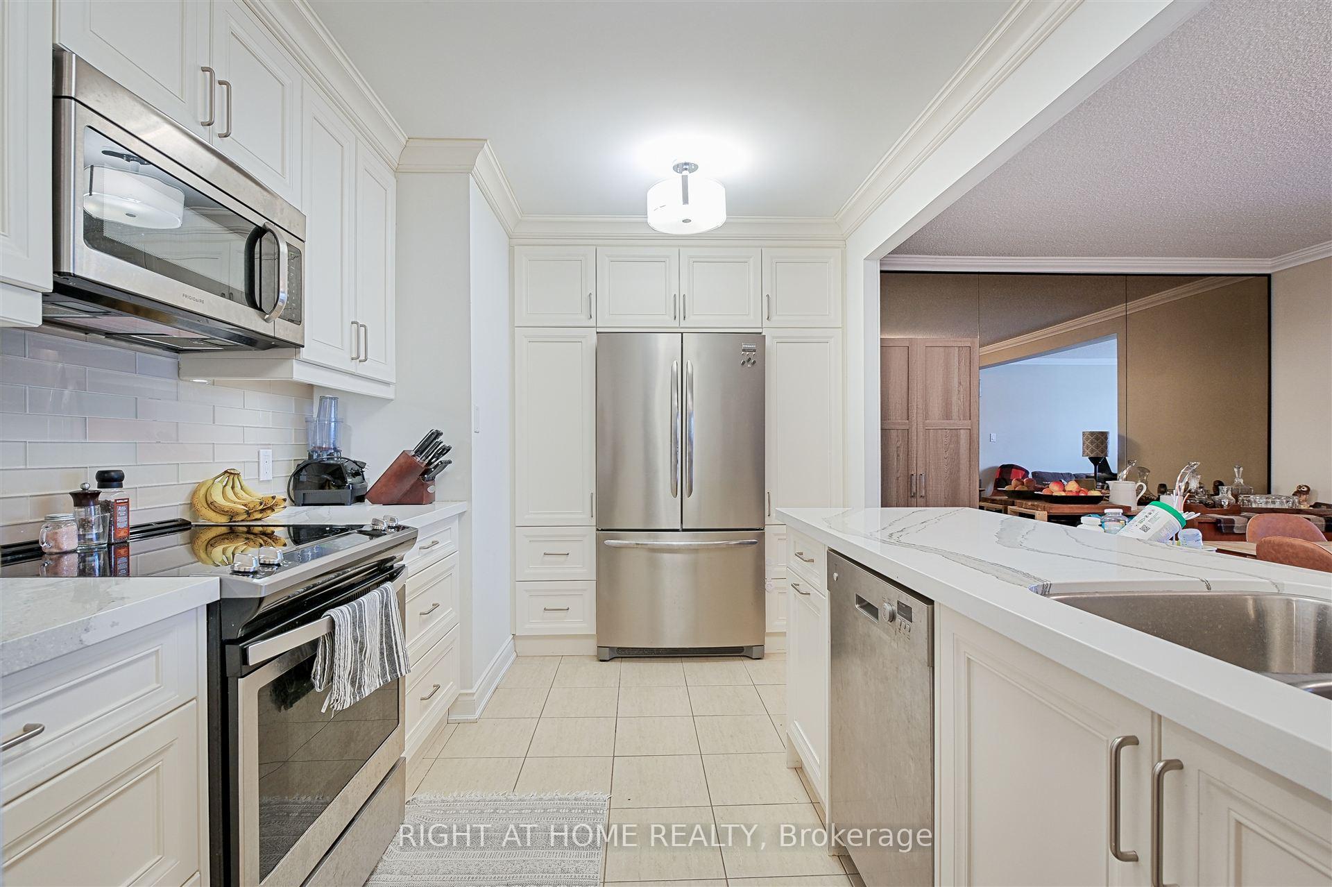 #1615 - 633 Bay St, Toronto, ON M5G2G4 | 1 Bedroom 2 Bathroom Condo Apt | Image 5