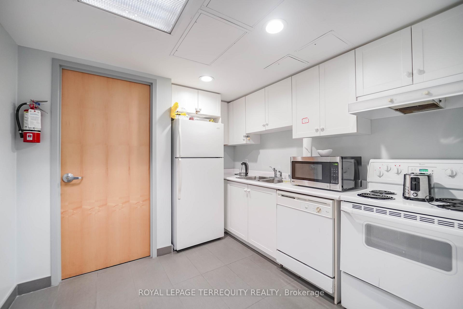 #1708 - 43 Eglinton Ave E, Toronto, ON M4P1A2 | 1 Bedroom 1 Bathroom Condo Apt | Image 22