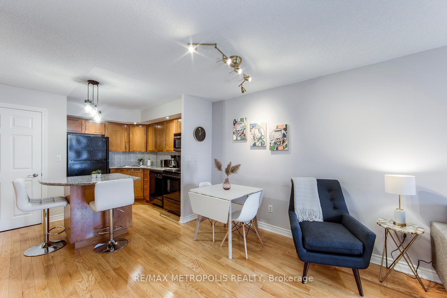 #1002 - 270 Wellington St W, Toronto, ON M5V3P5 | 1 Bedroom 1 Bathroom Condo Apt | Image 8
