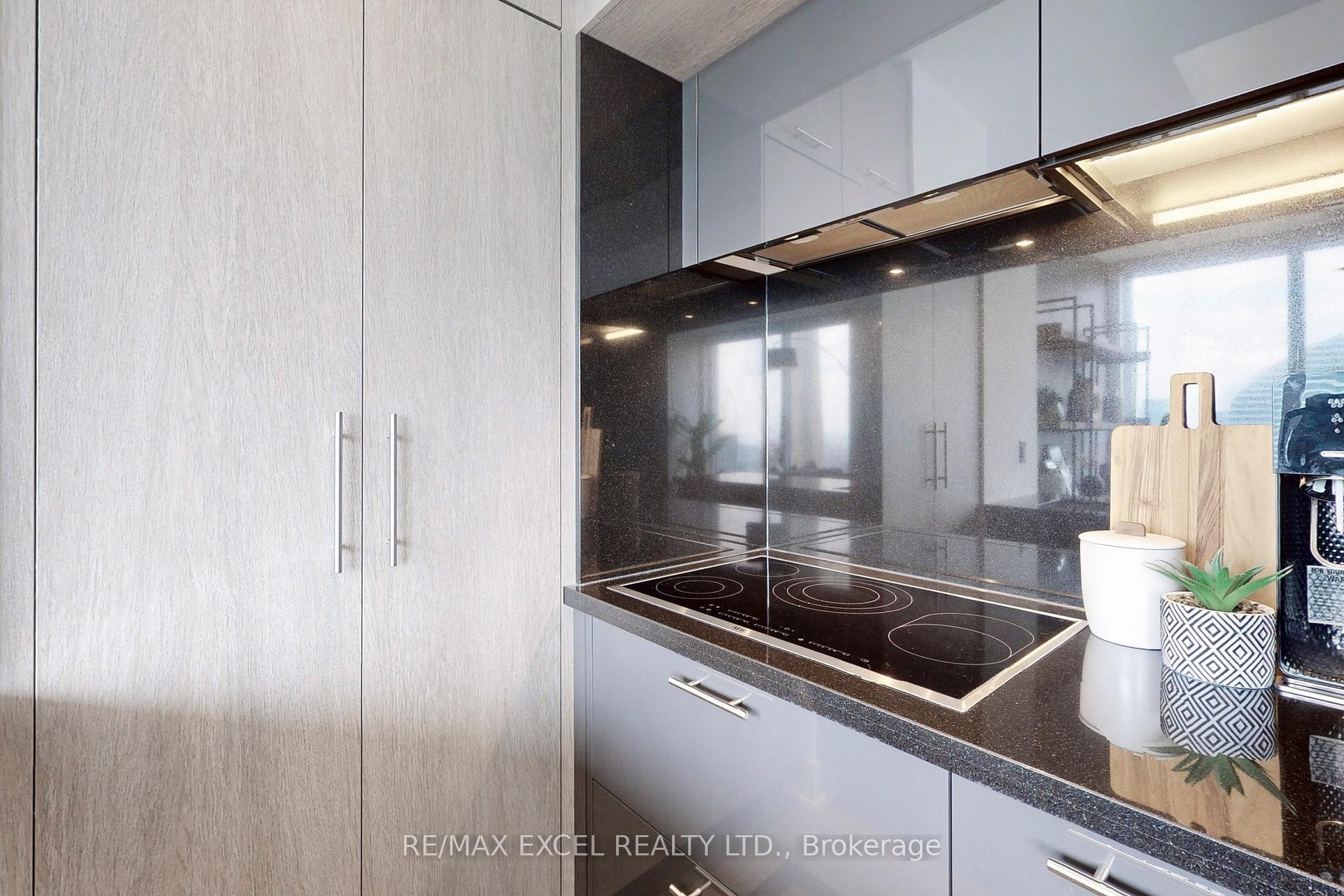 #6312 - 10 York St, Toronto, ON M5J0E1 | 2 Bedroom 2 Bathroom Condo Apt | Image 8