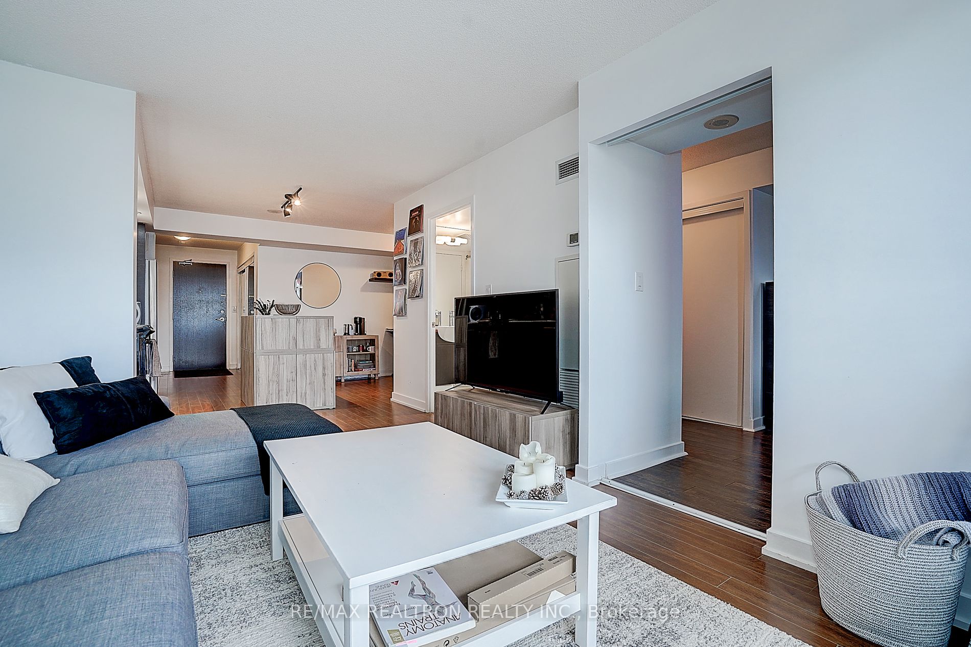 #502 - 8 Telegram Mews, Toronto, ON M5V3Z5 | 1 Bedroom 1 Bathroom Condo Apt | Image 21