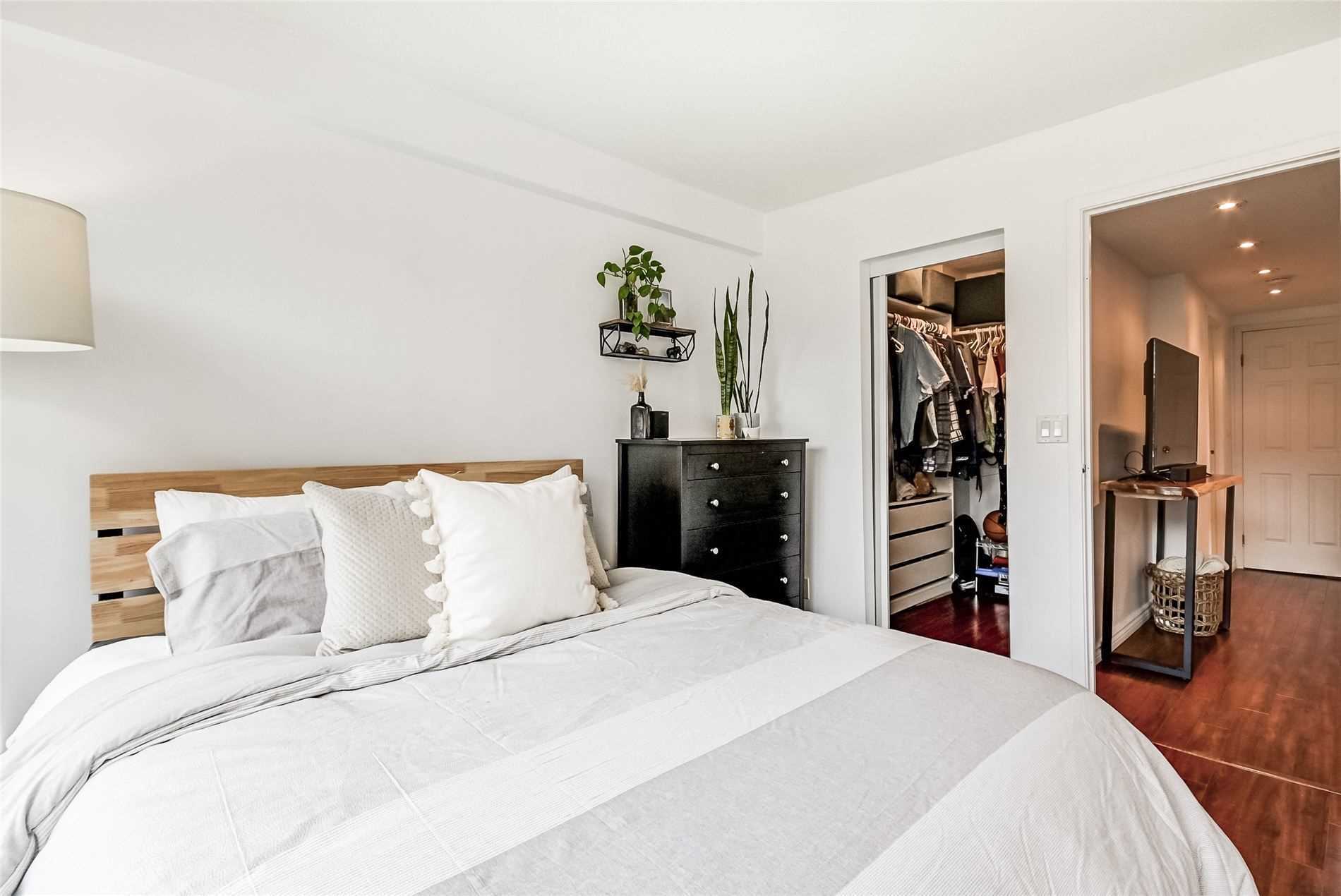 #602 - 222 The Esplanade Ave, Toronto, ON M5A4J6 | 2 Bedroom 1 Bathroom Condo Apt | Image 16