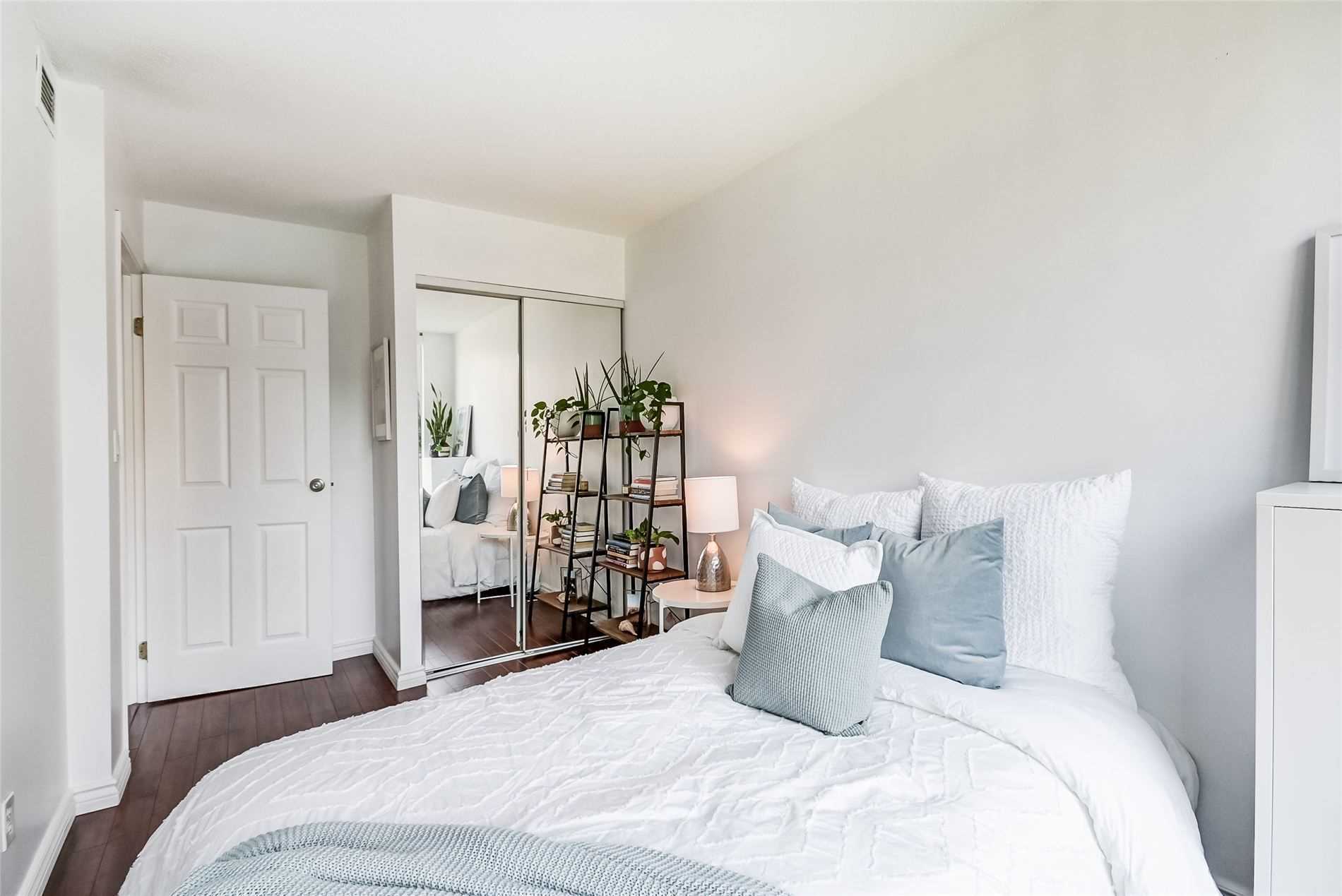 #602 - 222 The Esplanade Ave, Toronto, ON M5A4J6 | 2 Bedroom 1 Bathroom Condo Apt | Image 17