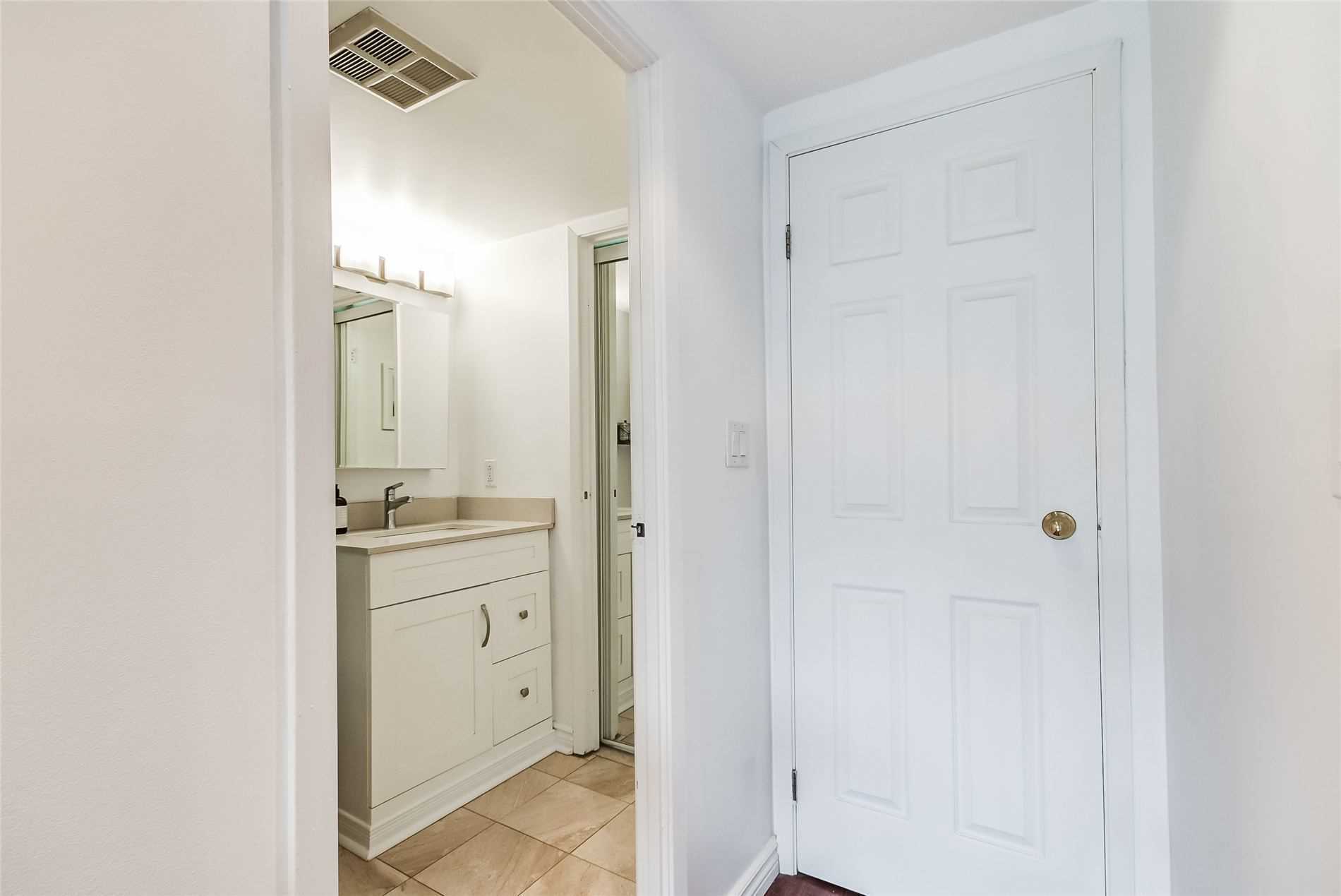 #602 - 222 The Esplanade Ave, Toronto, ON M5A4J6 | 2 Bedroom 1 Bathroom Condo Apt | Image 19