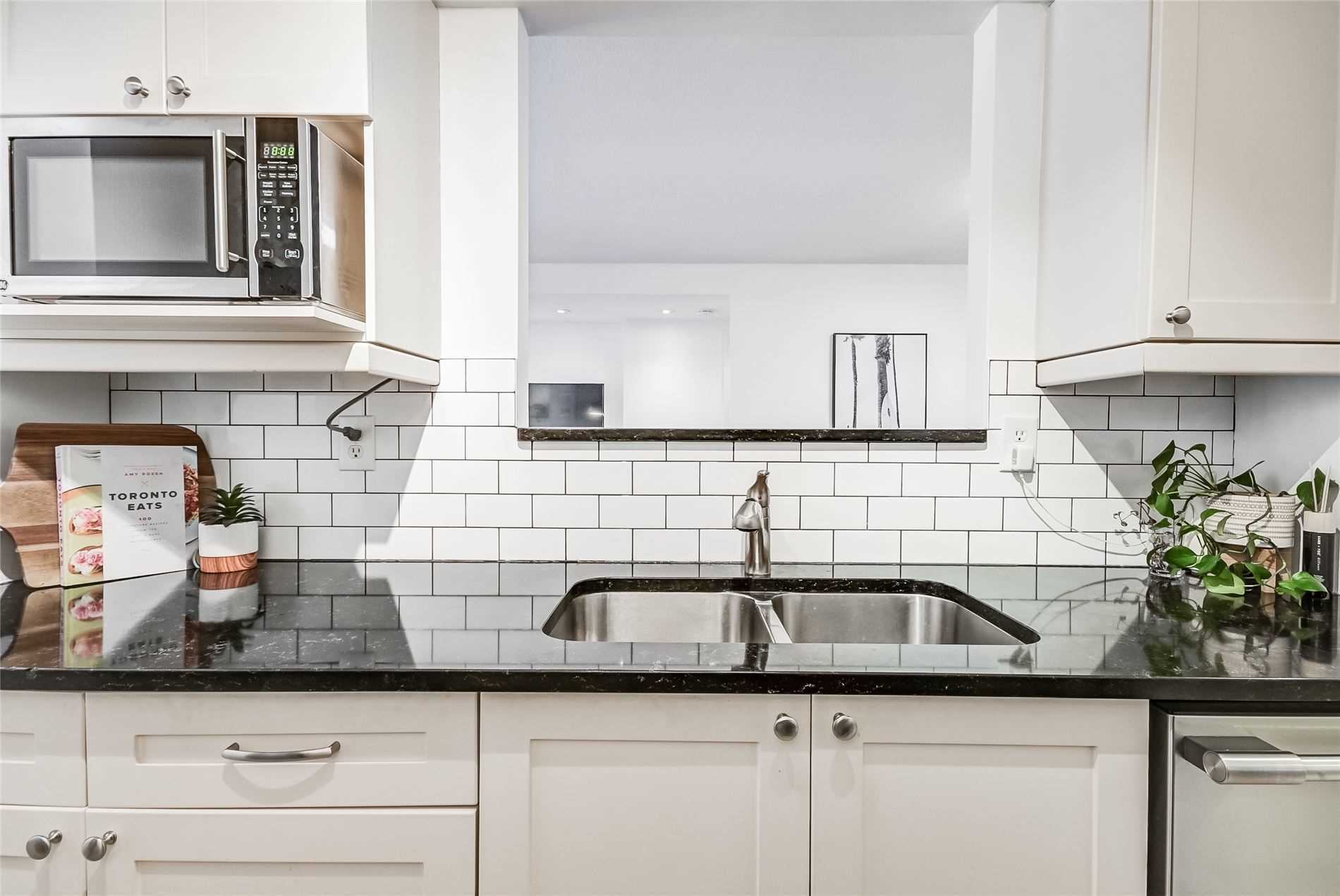 #602 - 222 The Esplanade Ave, Toronto, ON M5A4J6 | 2 Bedroom 1 Bathroom Condo Apt | Image 5