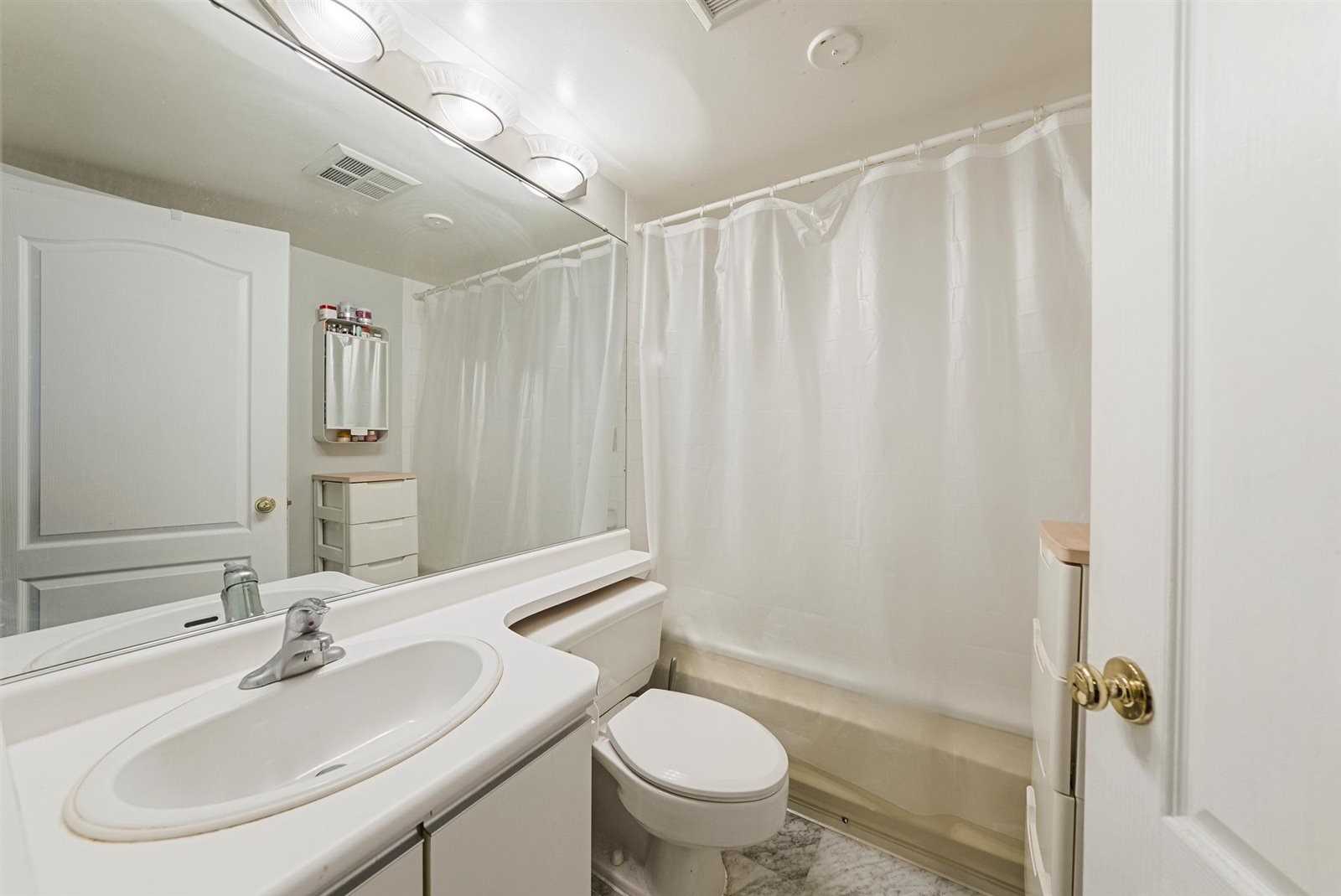 #1204 - 10 Yonge St, Toronto, ON M5E1R4 | 1 Bedroom 2 Bathroom Condo Apt | Image 26