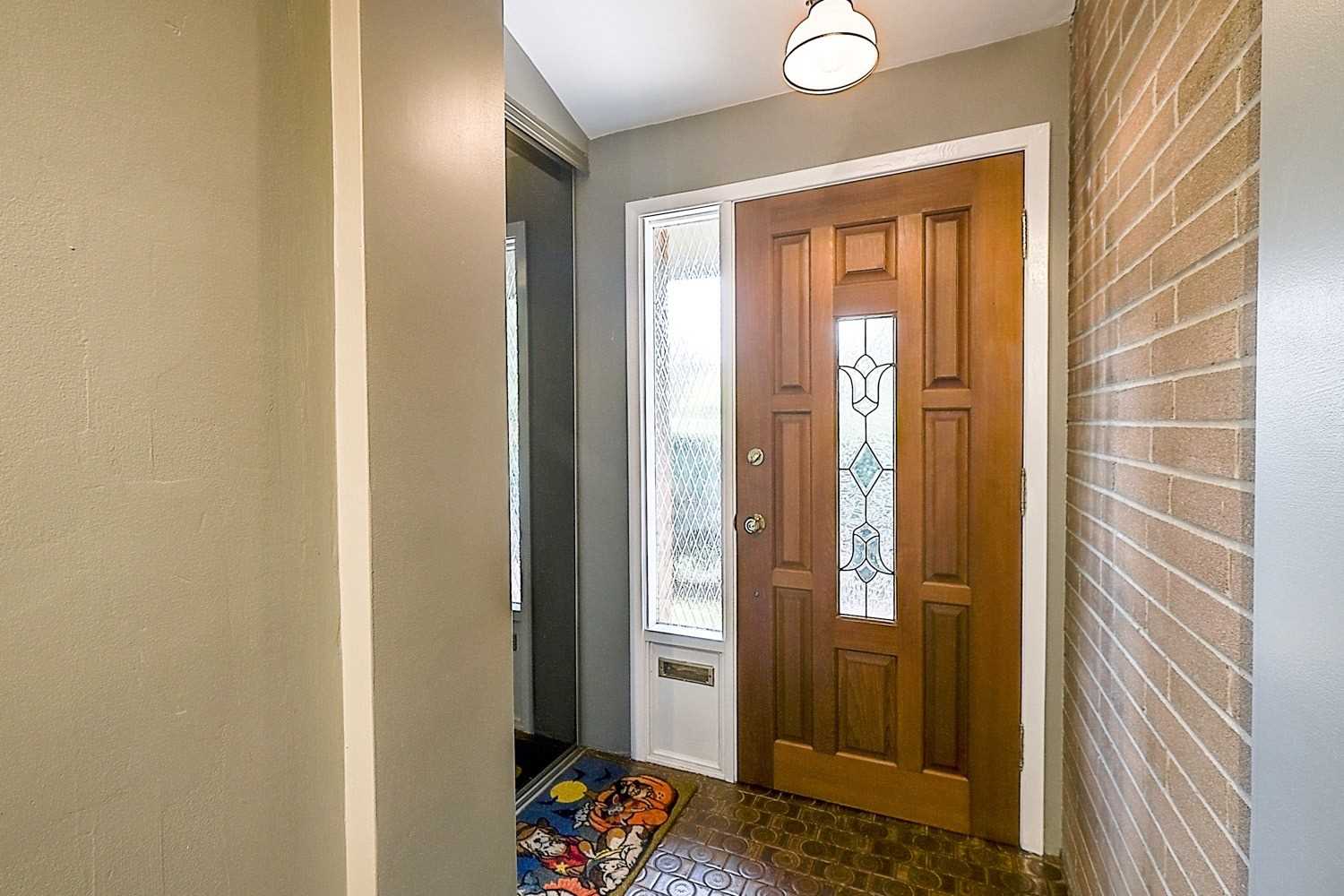 28 Ptarmigan Cres, Toronto, ON M3A1W3 | 3 Bedroom 2 Bathroom Detached House | Image 11