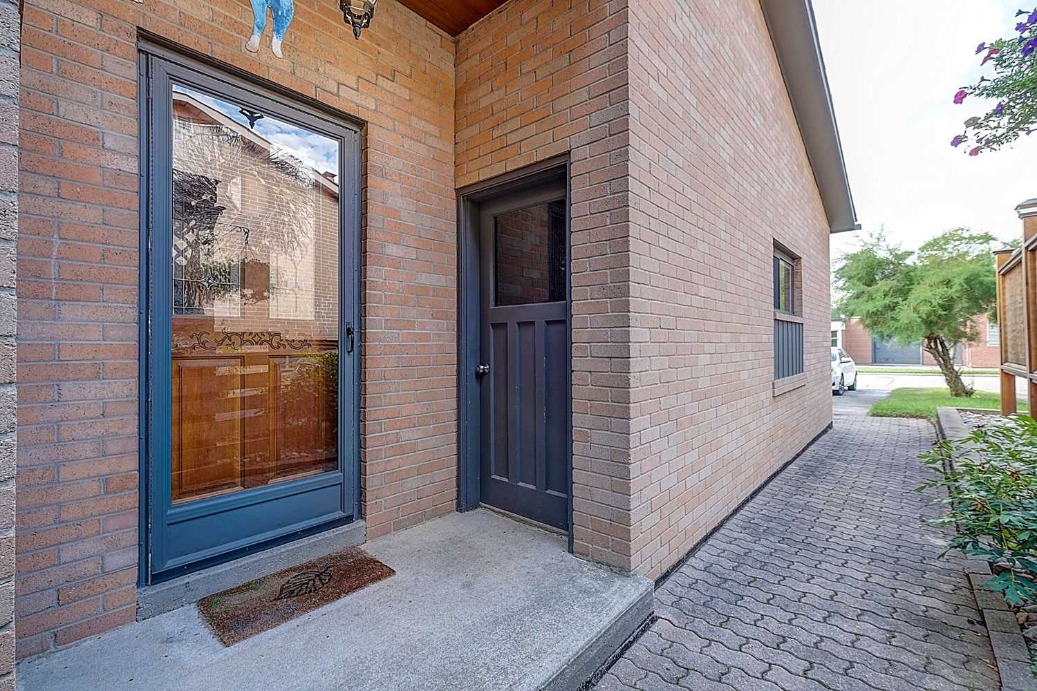 28 Ptarmigan Cres, Toronto, ON M3A1W3 | 3 Bedroom 2 Bathroom Detached House | Image 4