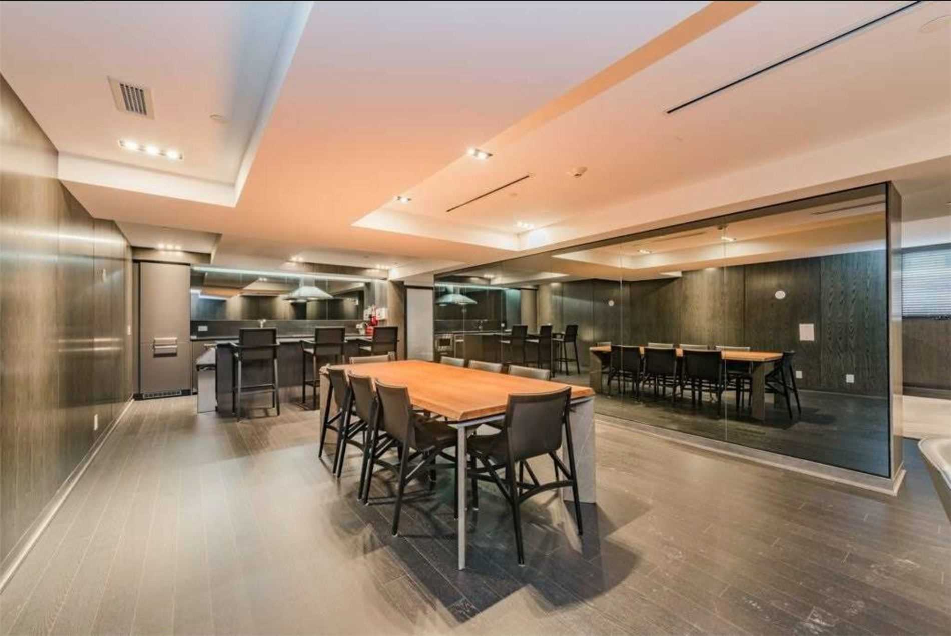 15 Beverley St, Toronto, ON M5T1X8 | 2 Bedroom 2 Bathroom Condo Apt | Image 3