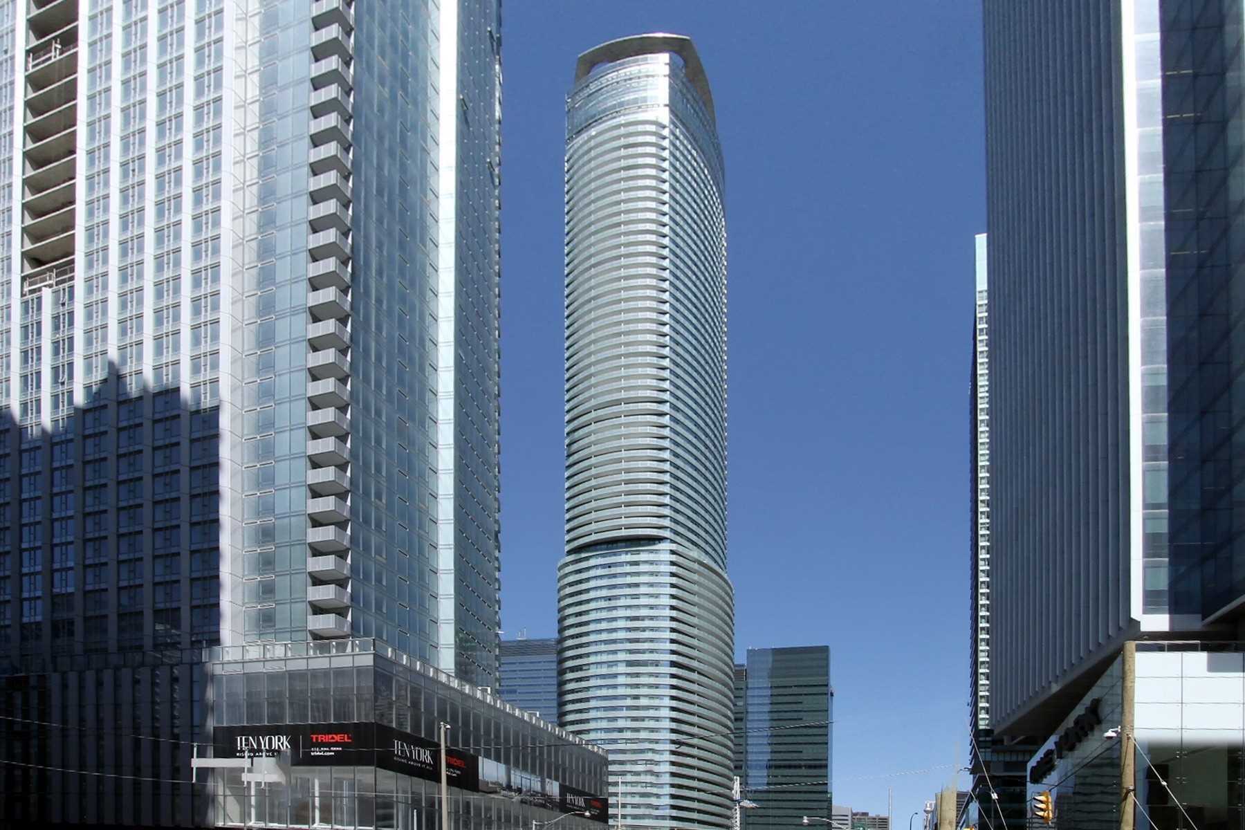 #6312 - 14 York St, Toronto, ON M5J2Z2 | 1 Bedroom 1 Bathroom Condo Apt | Image 1