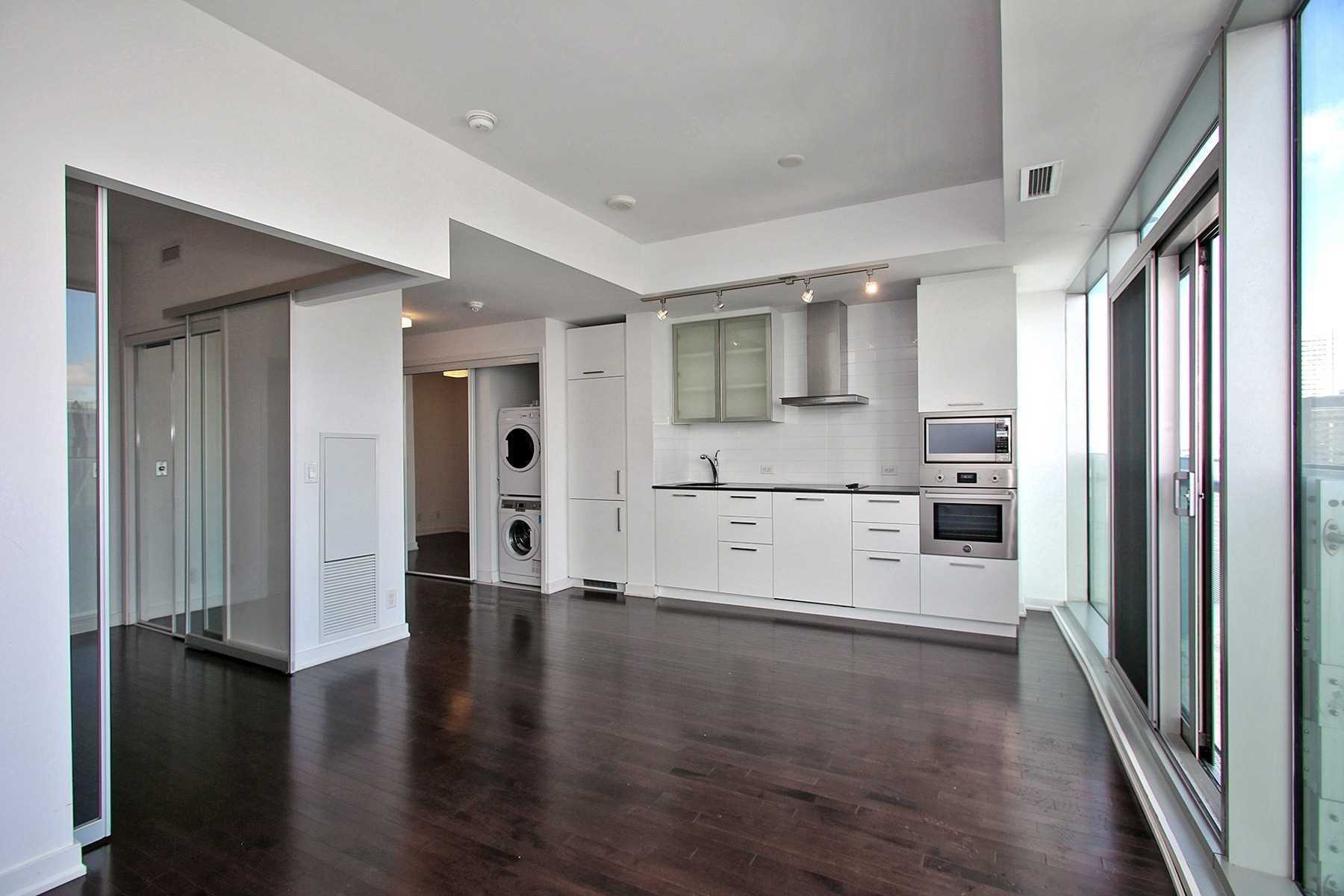 #6312 - 14 York St, Toronto, ON M5J2Z2 | 1 Bedroom 1 Bathroom Condo Apt | Image 10