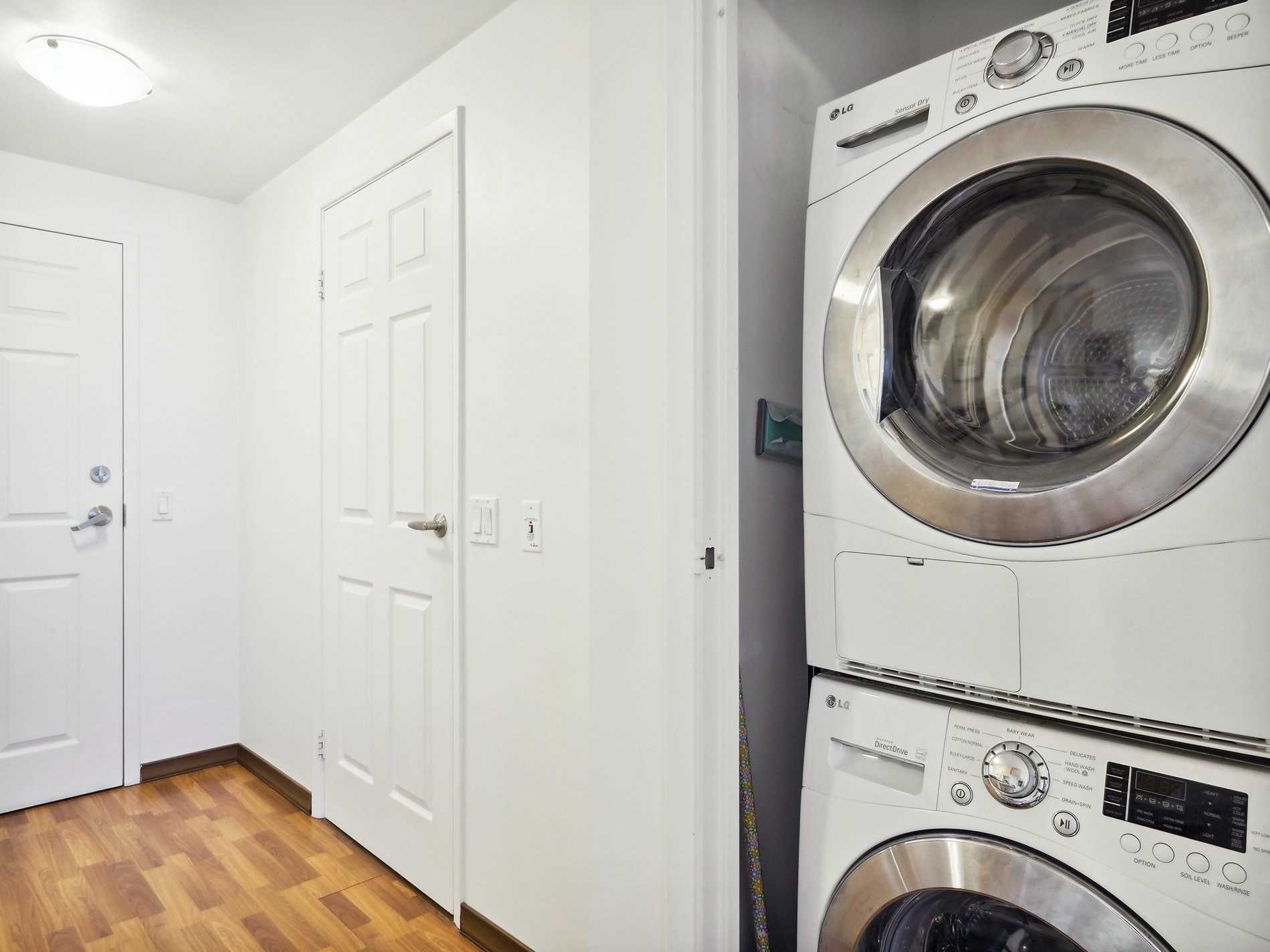 #906 - 15 Maplewood Ave, Toronto, ON M6C4B4 | 1 Bedroom 1 Bathroom Condo Apt | Image 17