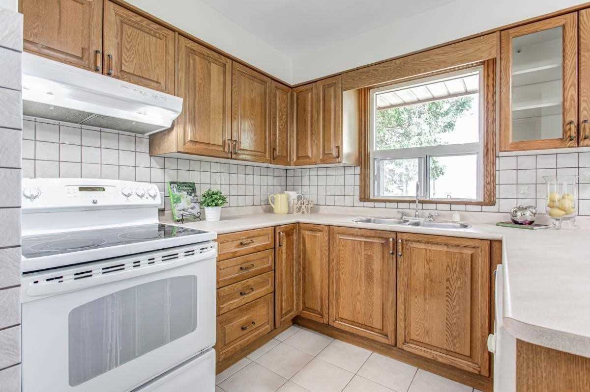 52 Wedgewood Dr, Toronto, ON M2M2H5 | 3 Bedroom 2 Bathroom Detached House | Image 10