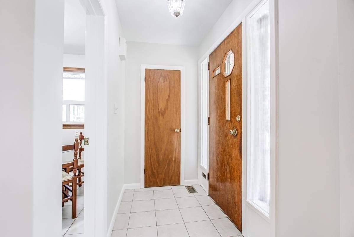 52 Wedgewood Dr, Toronto, ON M2M2H5 | 3 Bedroom 2 Bathroom Detached House | Image 12
