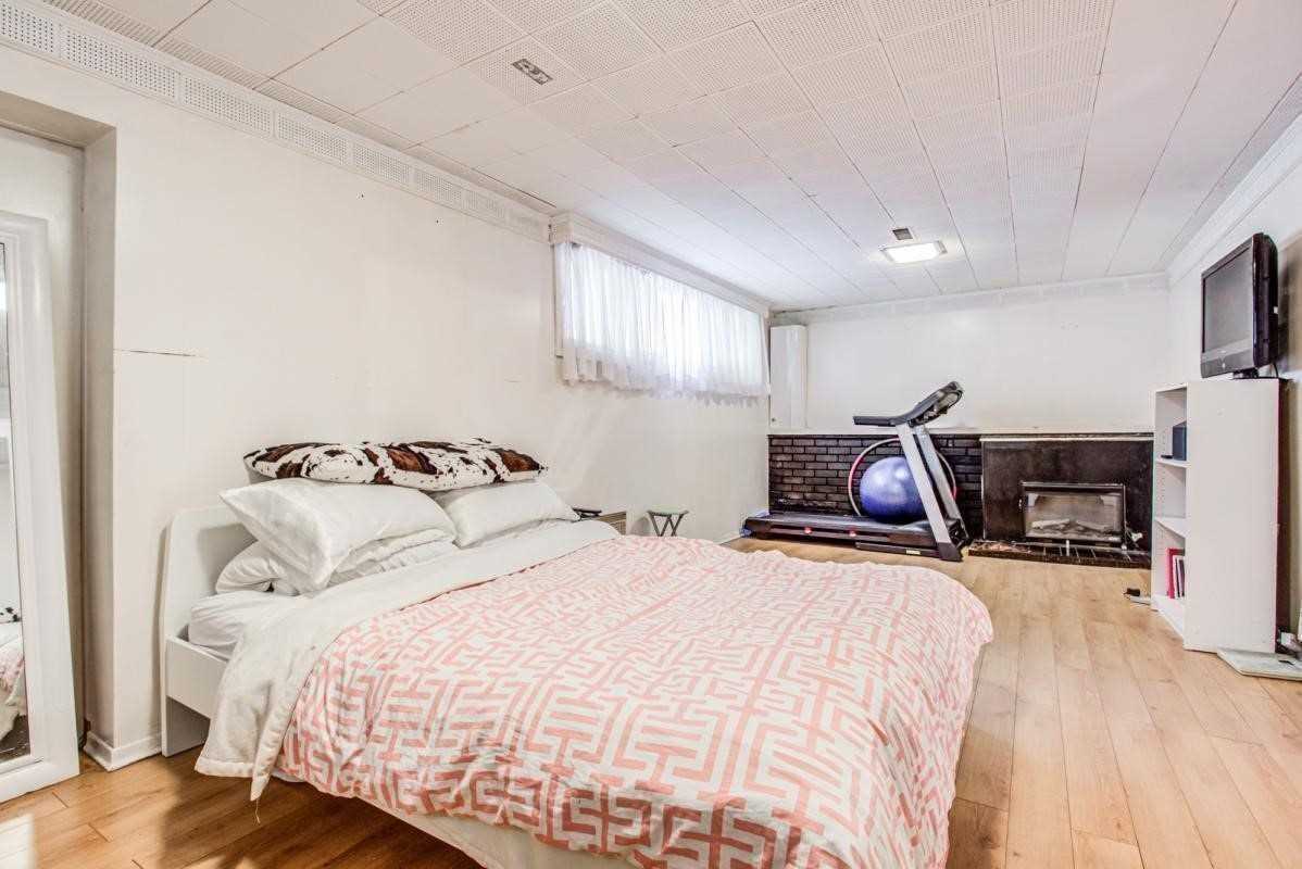 52 Wedgewood Dr, Toronto, ON M2M2H5 | 3 Bedroom 2 Bathroom Detached House | Image 18