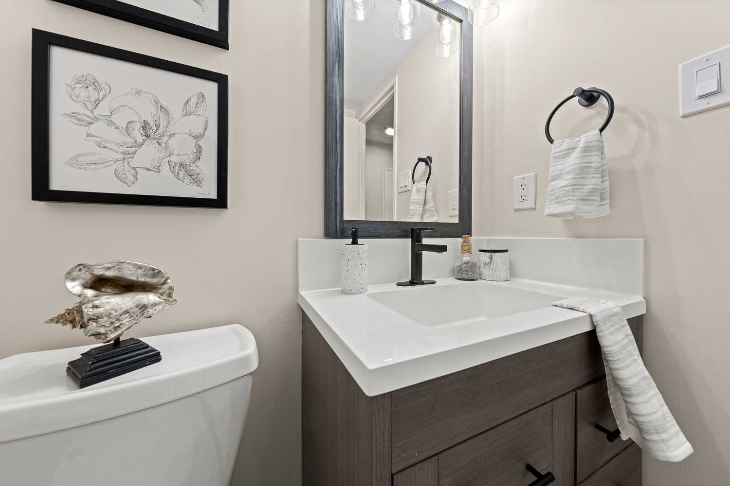 #1201 - 95 Lombard St, Toronto, ON M5C2V3 | 1 Bedroom 2 Bathroom Condo Apt | Image 8