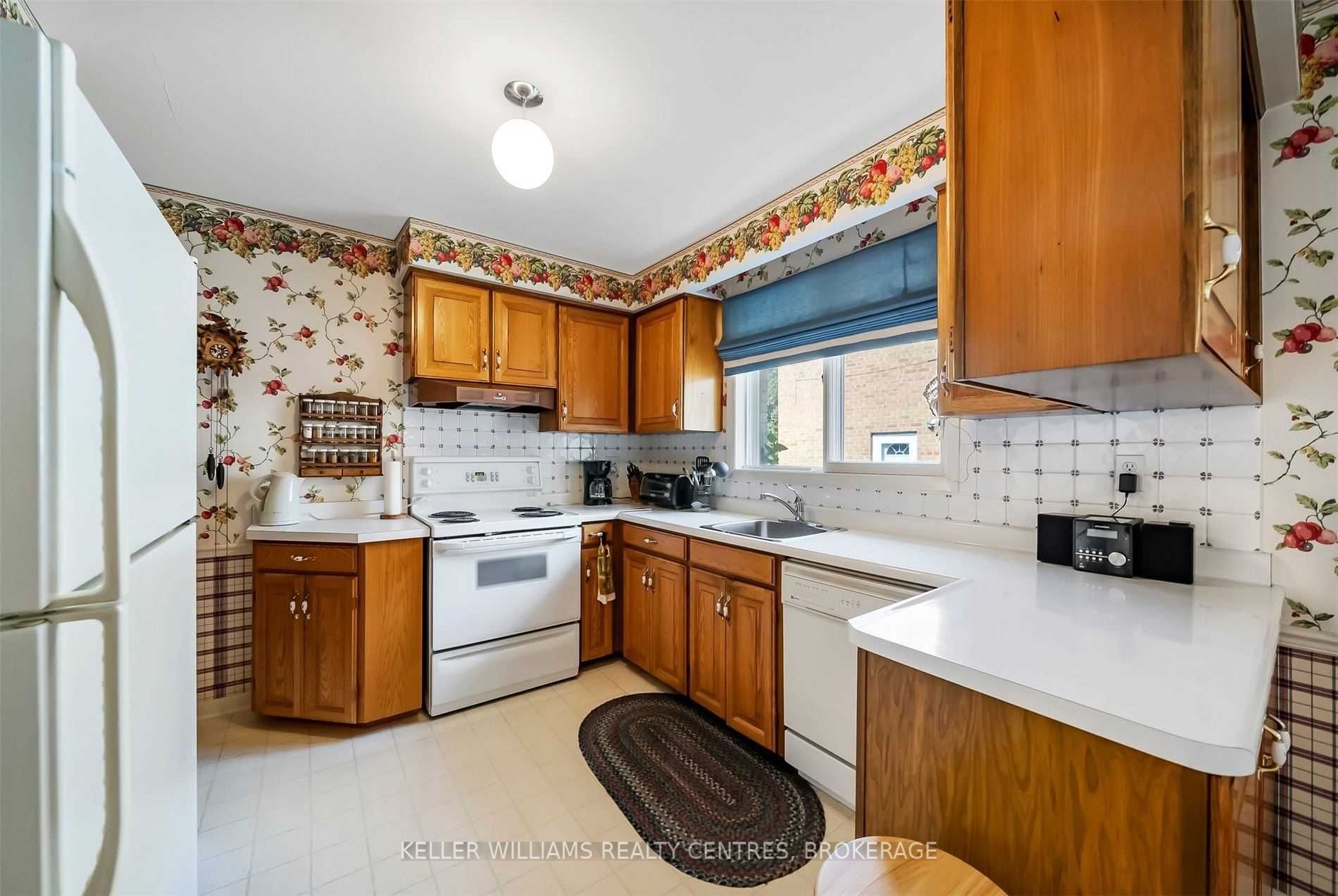3 Prattley Dr, Toronto, ON M2J2K1 | 3 Bedroom 2 Bathroom Detached House | Image 8