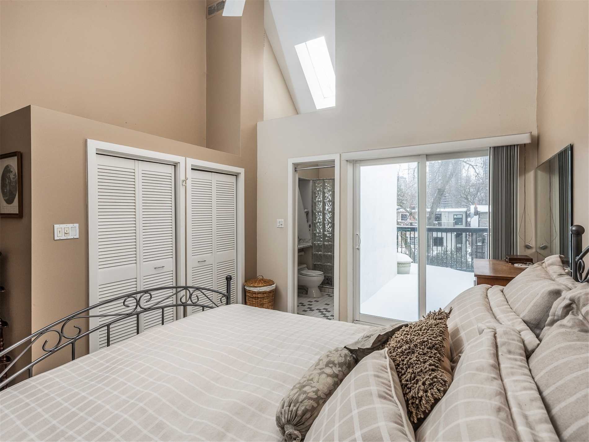 101 Marlborough Ave, Toronto, ON M5R1X5 | 2 Bedroom 3 Bathroom Freehold Townhouse | Image 16