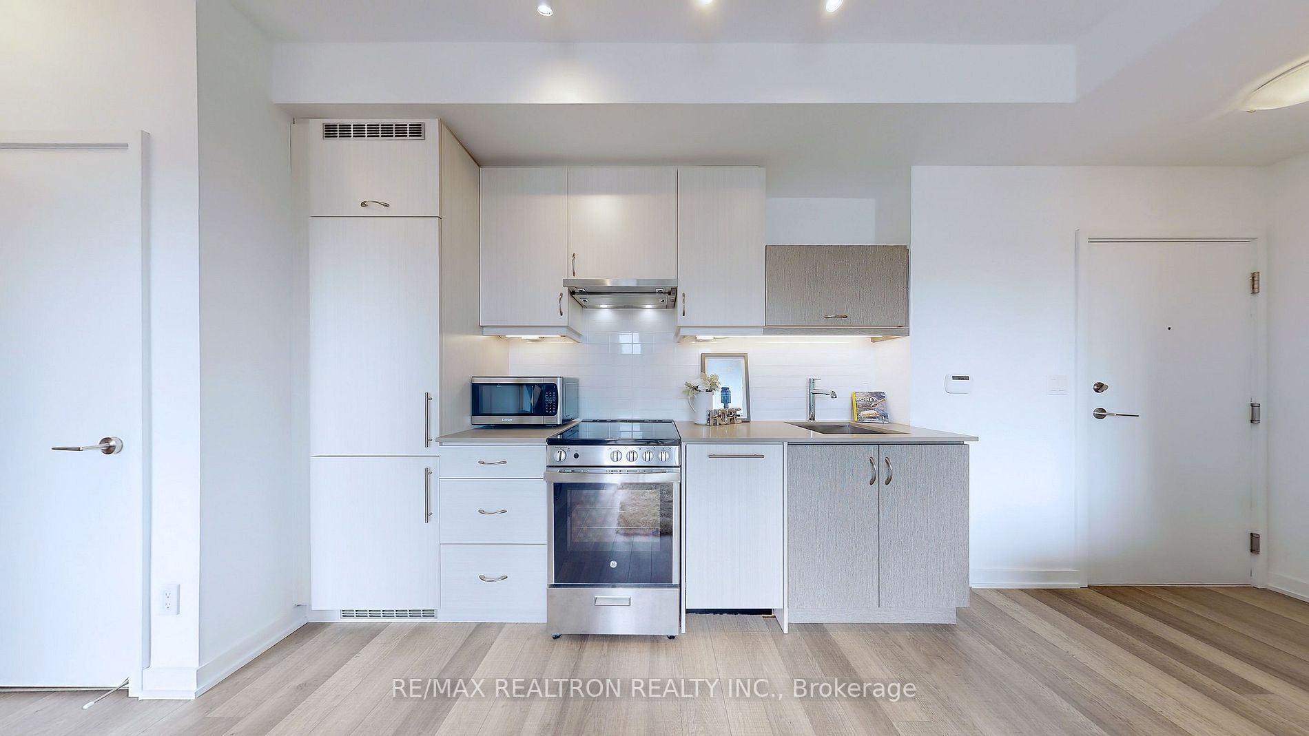 #1008 - 181 Huron St, Toronto, ON M5T2B6 | 1 Bedroom 1 Bathroom Condo Apt | Image 17