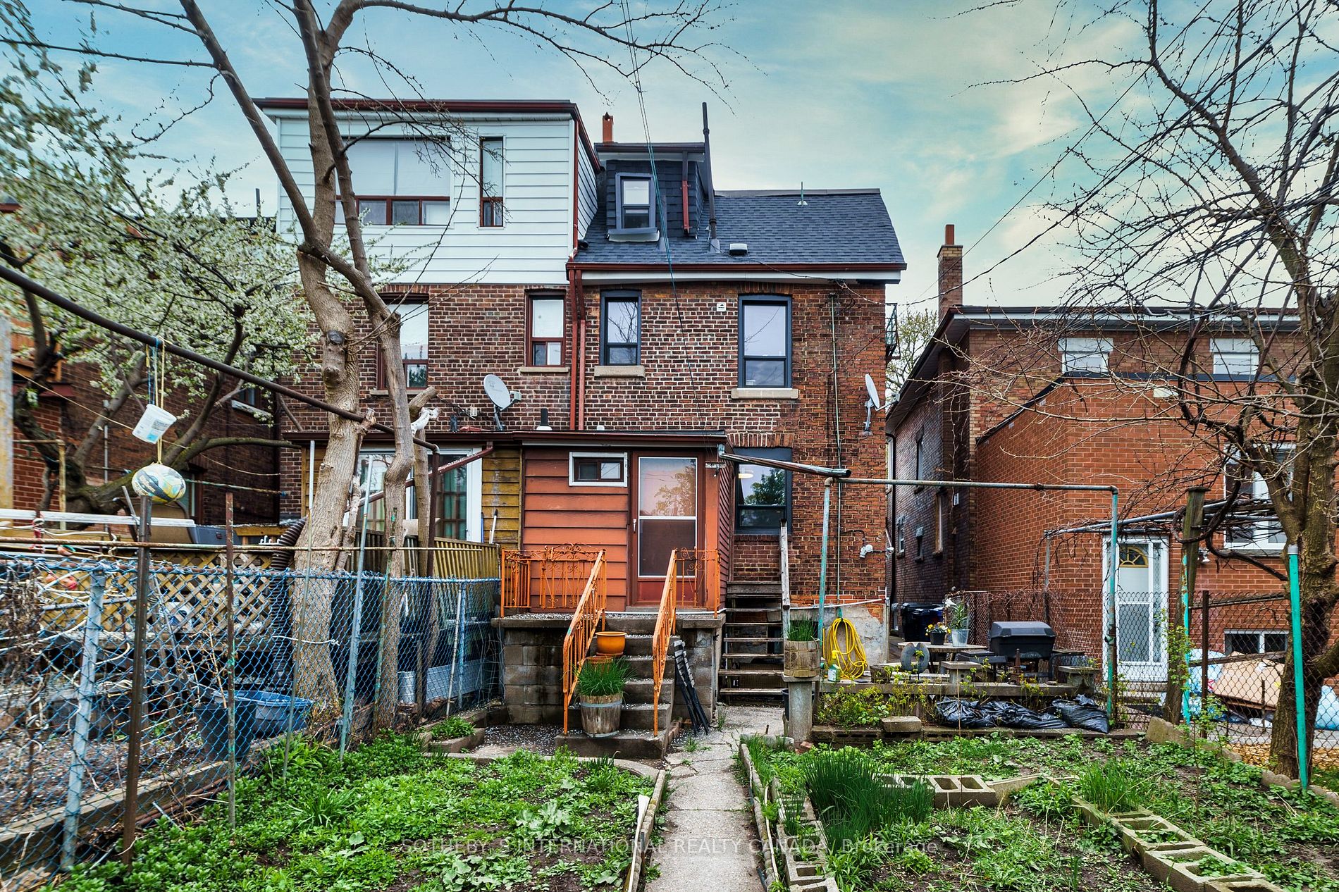 166 Grace St, Toronto, ON M6G3A6 | 5 Bedroom 4 Bathroom Semi-Detached House | Image 18