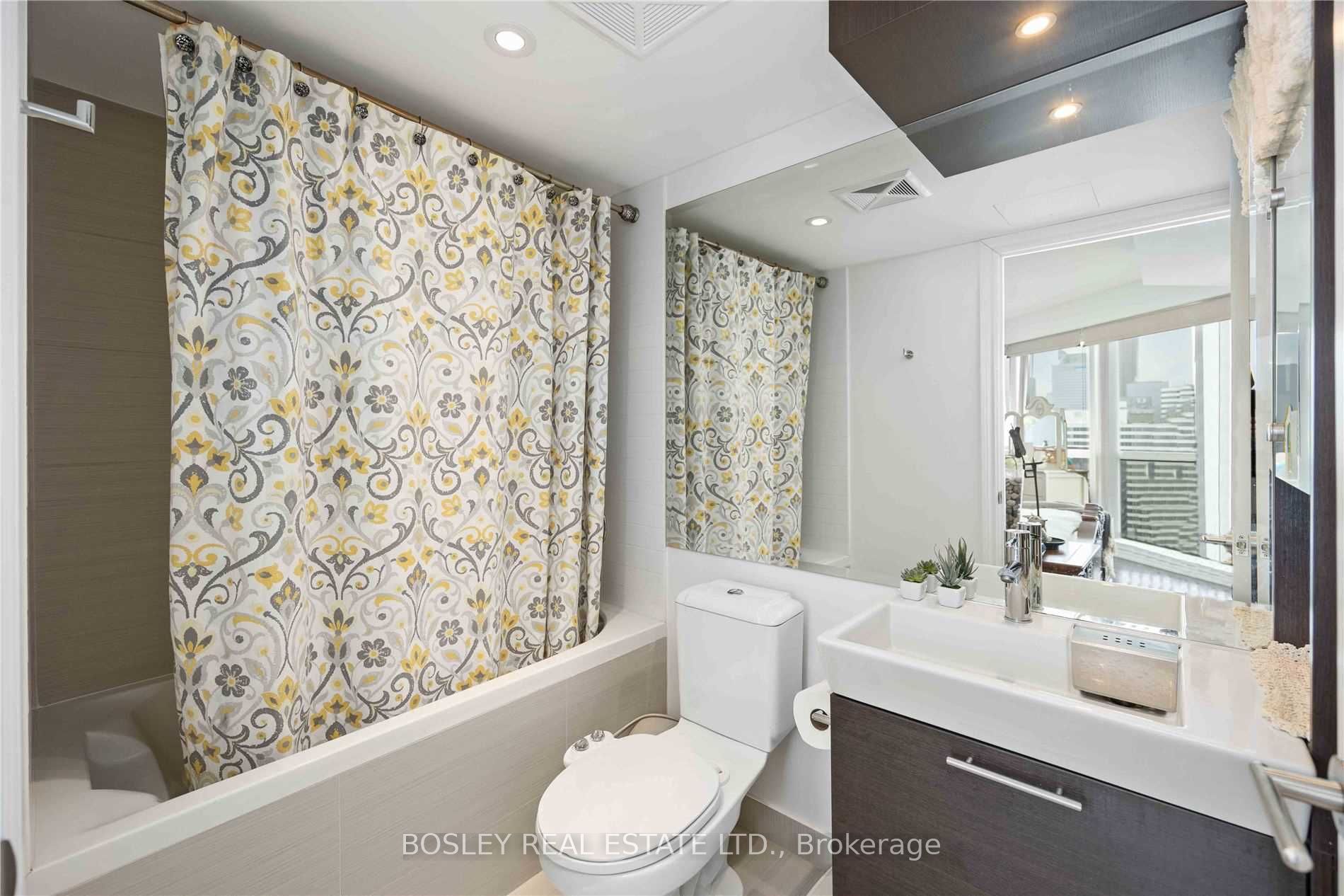 #3408 - 386 Yonge St, Toronto, ON M5B0A5 | 2 Bedroom 2 Bathroom Condo Apt | Image 10